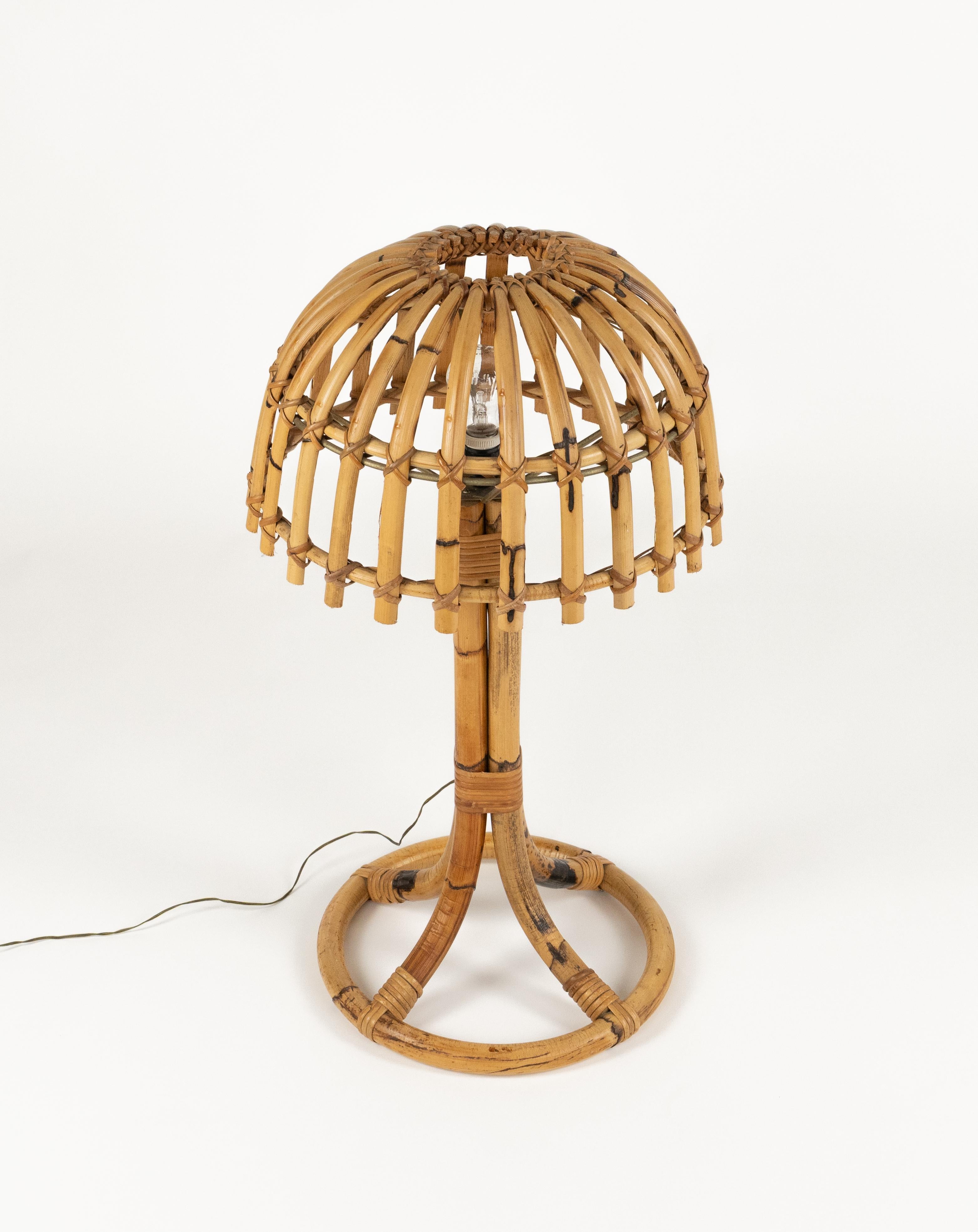 Lámpara de sobremesa de bambú y ratán estilo Louis Sognot de mediados de siglo, Francia, Años 60 Moderno de mediados de siglo en venta