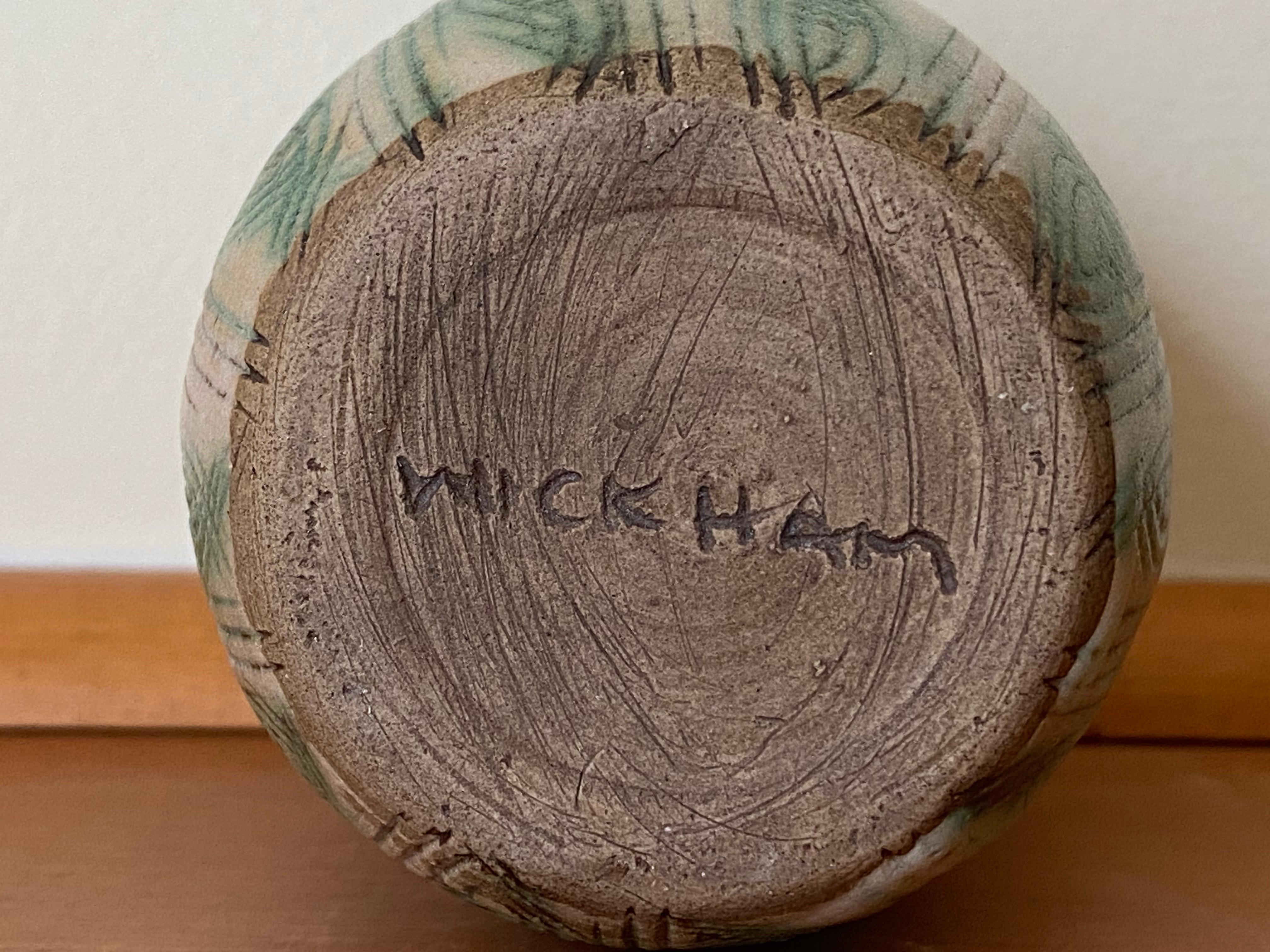 XX secolo Vaso in gres di metà secolo di Nancy Wickham con decorazione a doppia elica in graffito in vendita