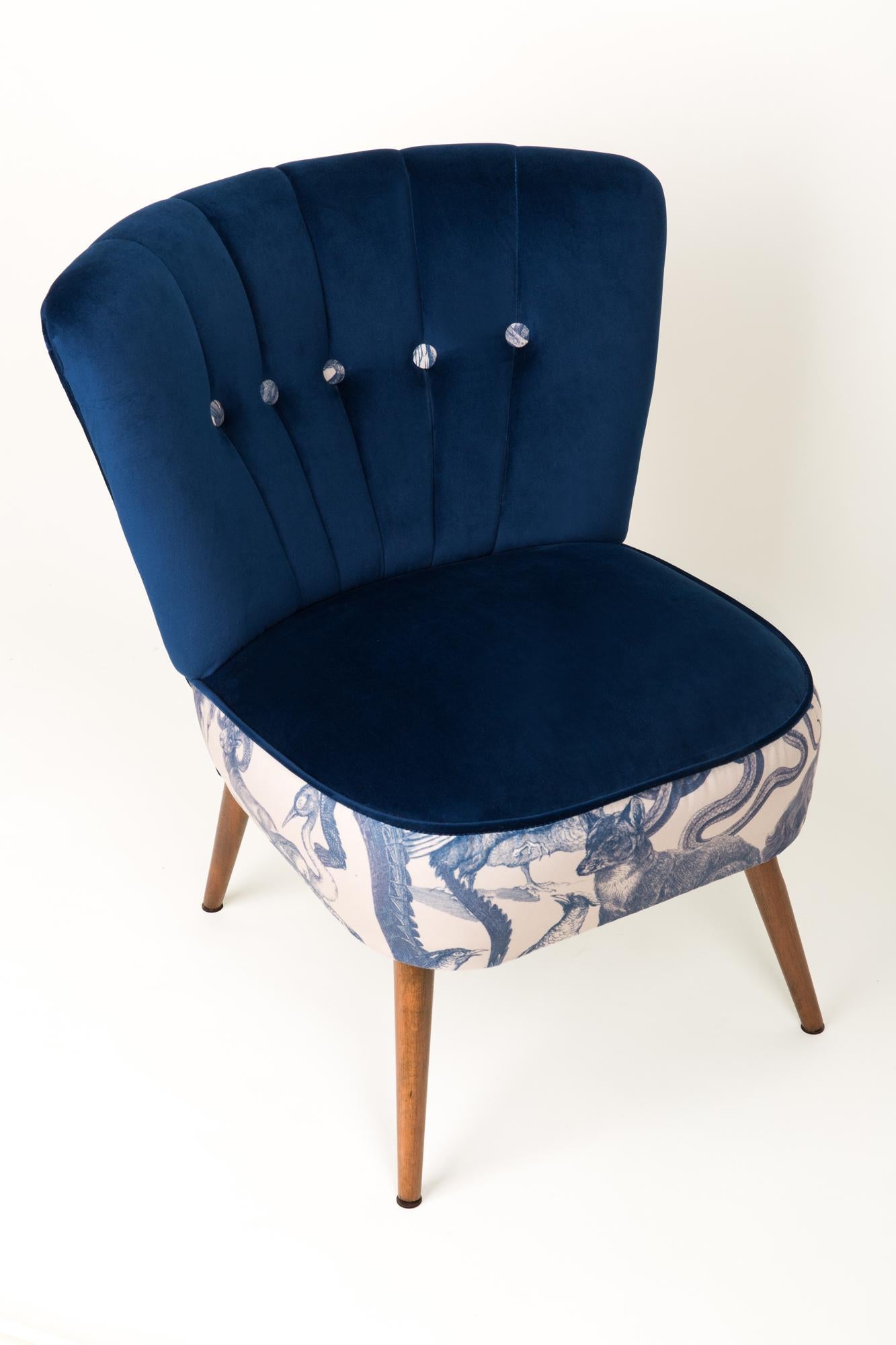 Springy, very comfortable and stabile club seat. Founded in the 1960s at the Karl Lindner factory in Germany. The whole armchair is covered with high-quality velour. The armchair is after a complete upholstery and carpentry renovation.
