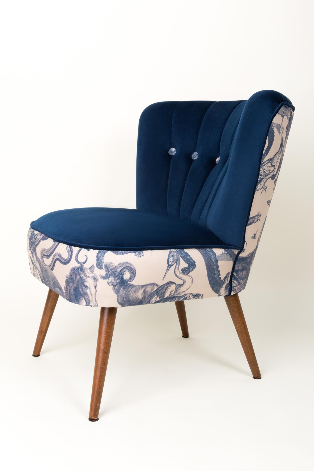 XX secolo Poltrona midcentury in velluto blu navy, motivo animali, Germania, anni '60 in vendita
