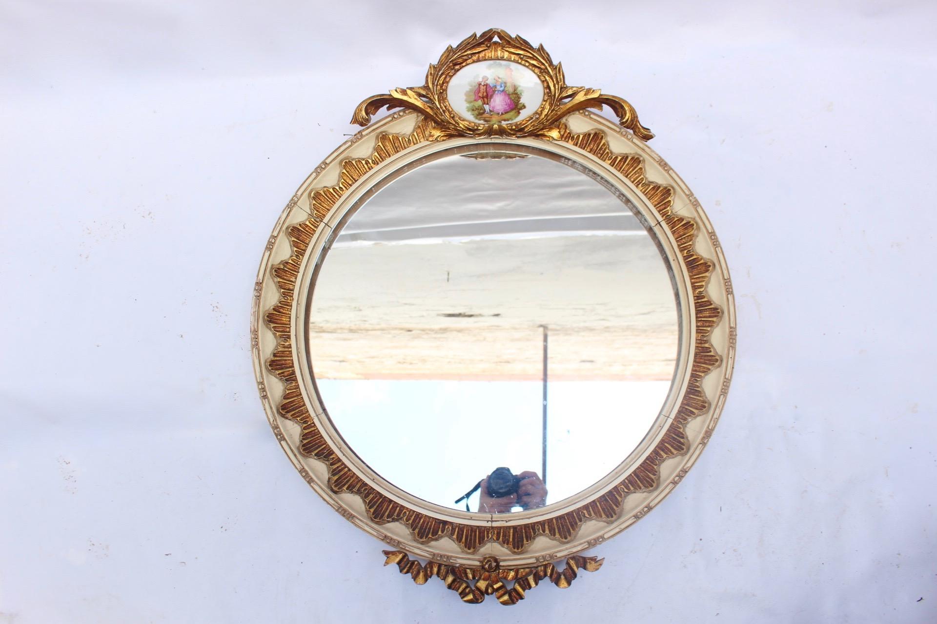 Midcentury Neoclassical Revival Round Wood and Ceramic White Wall Mirror, 1950s For Sale 6