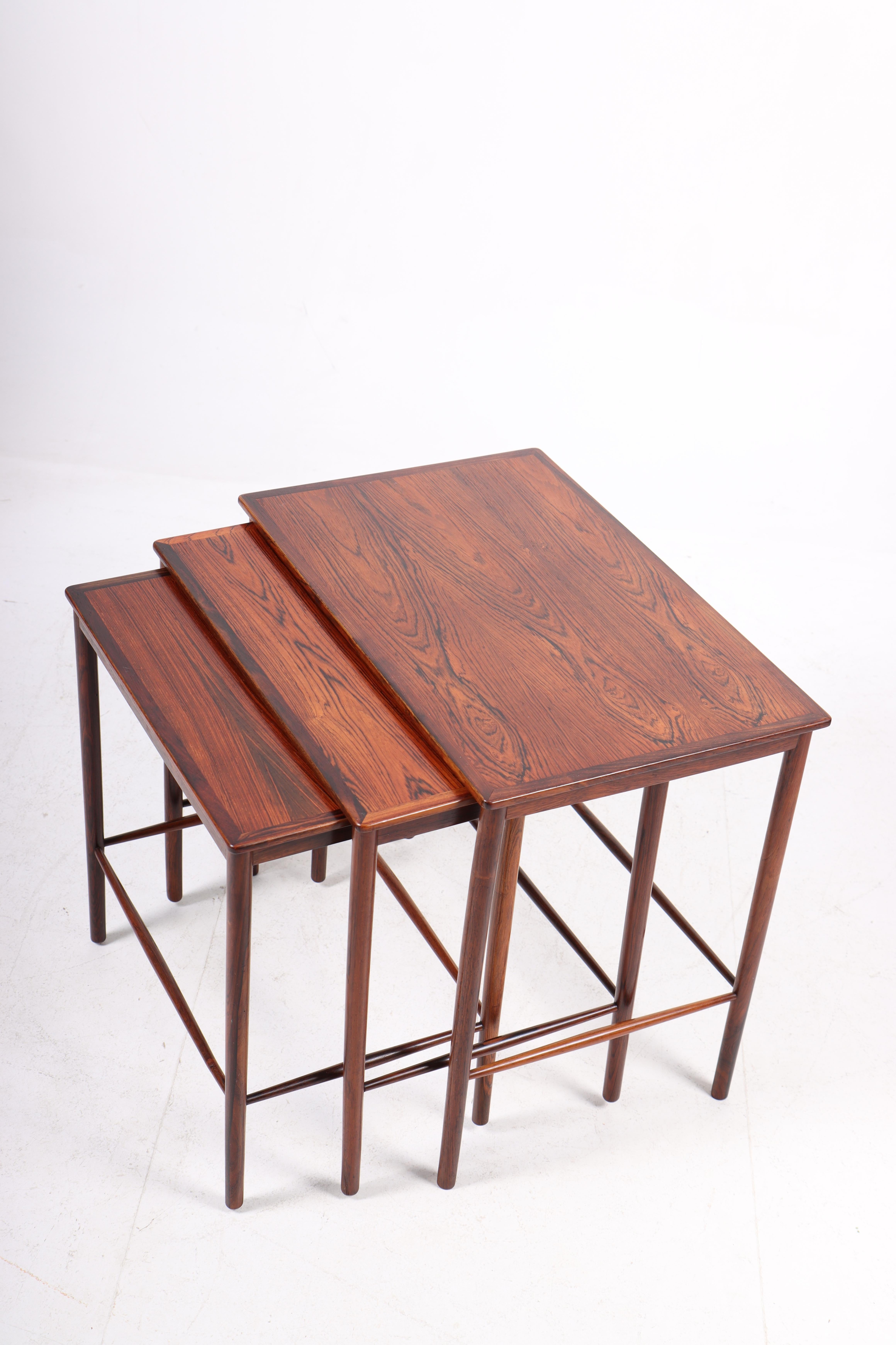 Nesting-Tisch aus Rosenholz aus der Mitte des Jahrhunderts, entworfen von Grethe Jalk, 1950er Jahre im Zustand „Gut“ im Angebot in Lejre, DK