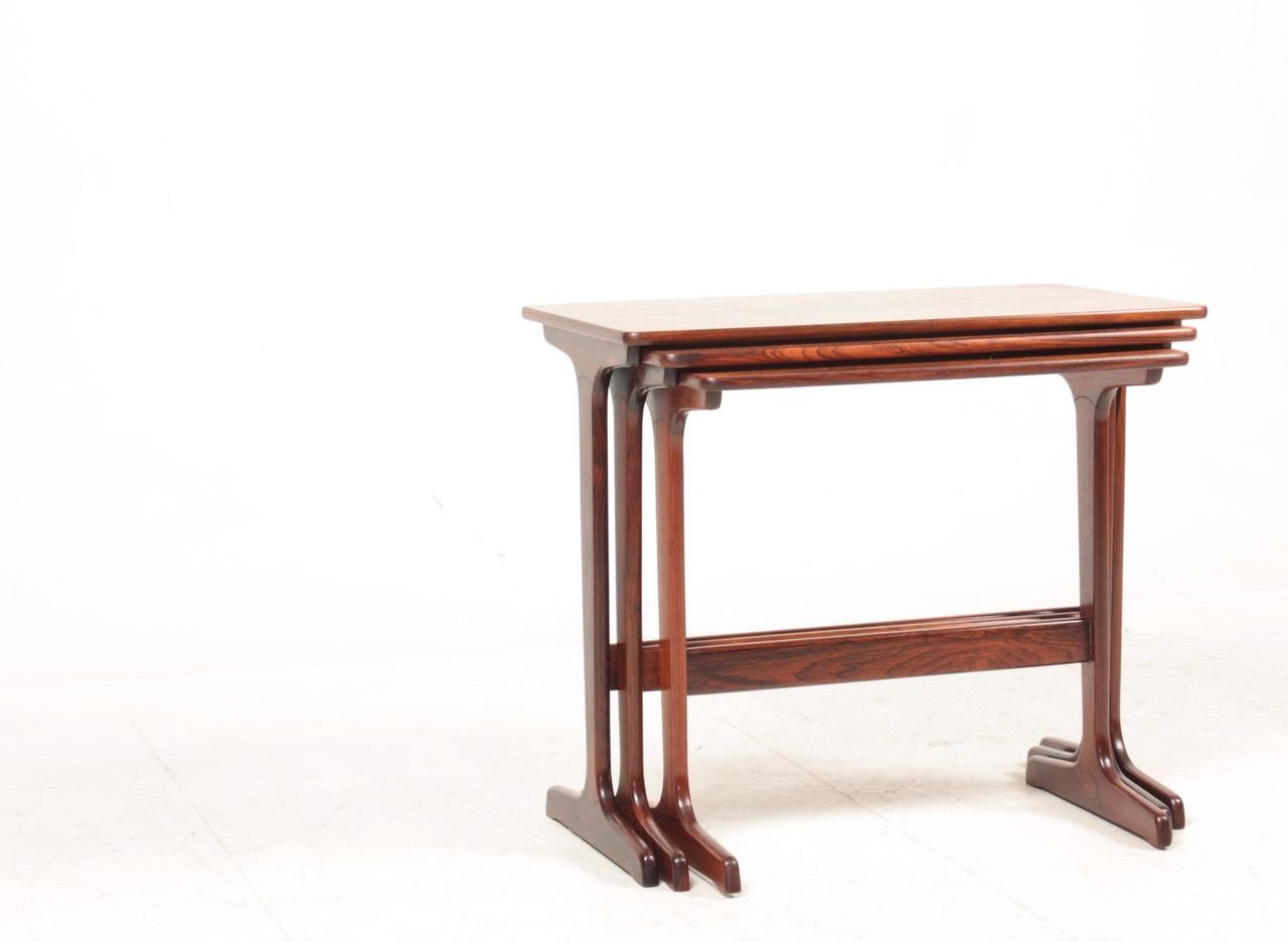Ensemble de tables gigognes en palissandre conçu par Erling Torvits et fabriqué par Heltborg Møbler - Excellent état d'origine.