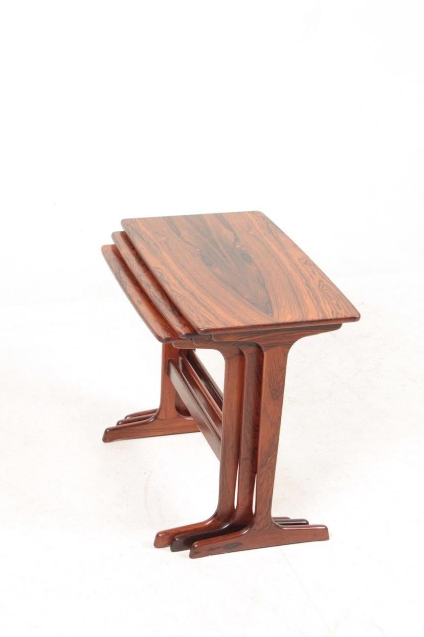 Milieu du XXe siècle Tables gigognes du milieu du siècle en bois de rose par Erling Torvits, années 1960 en vente