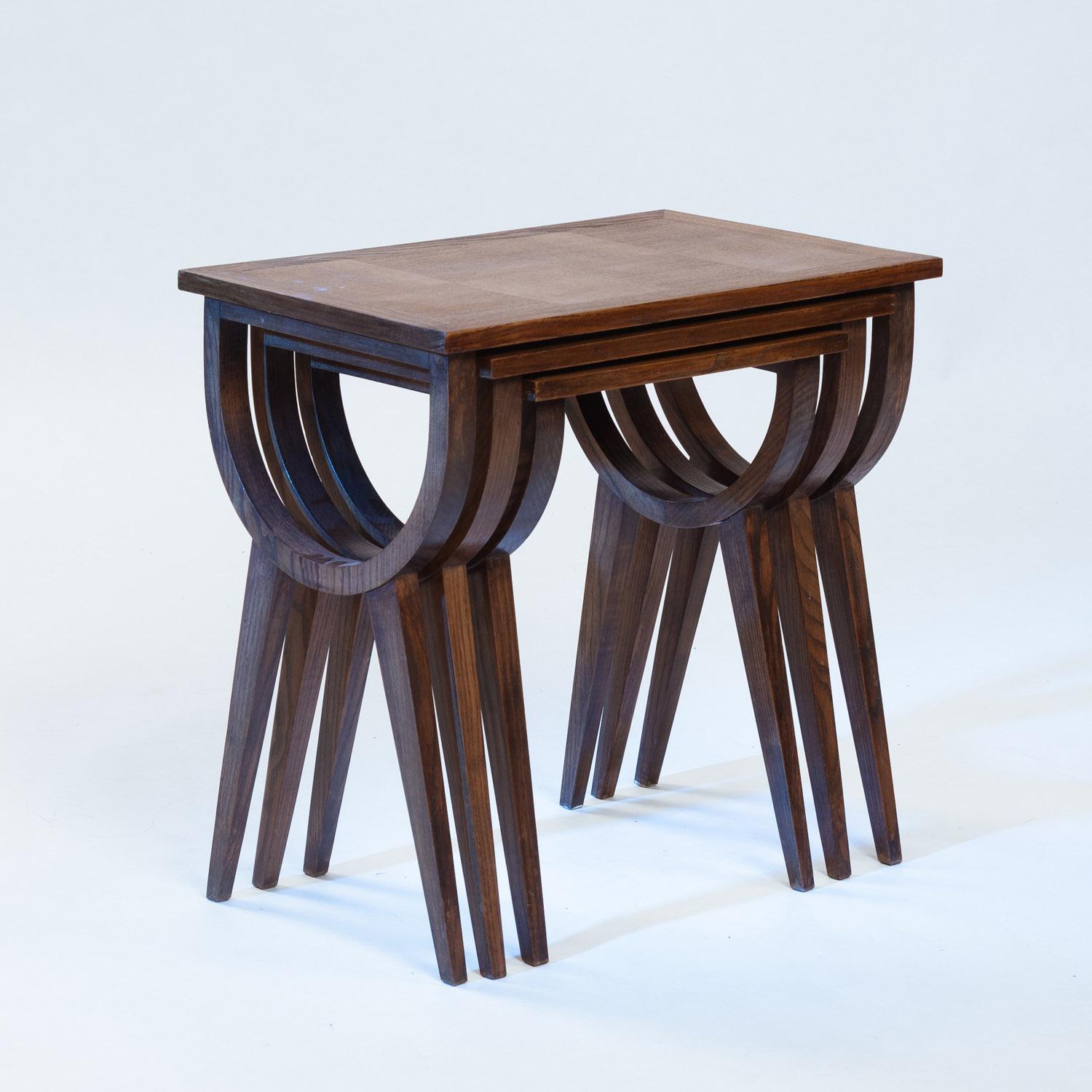 Midcentury nesting tables parquetery in oak, 1950s France en vente 5
