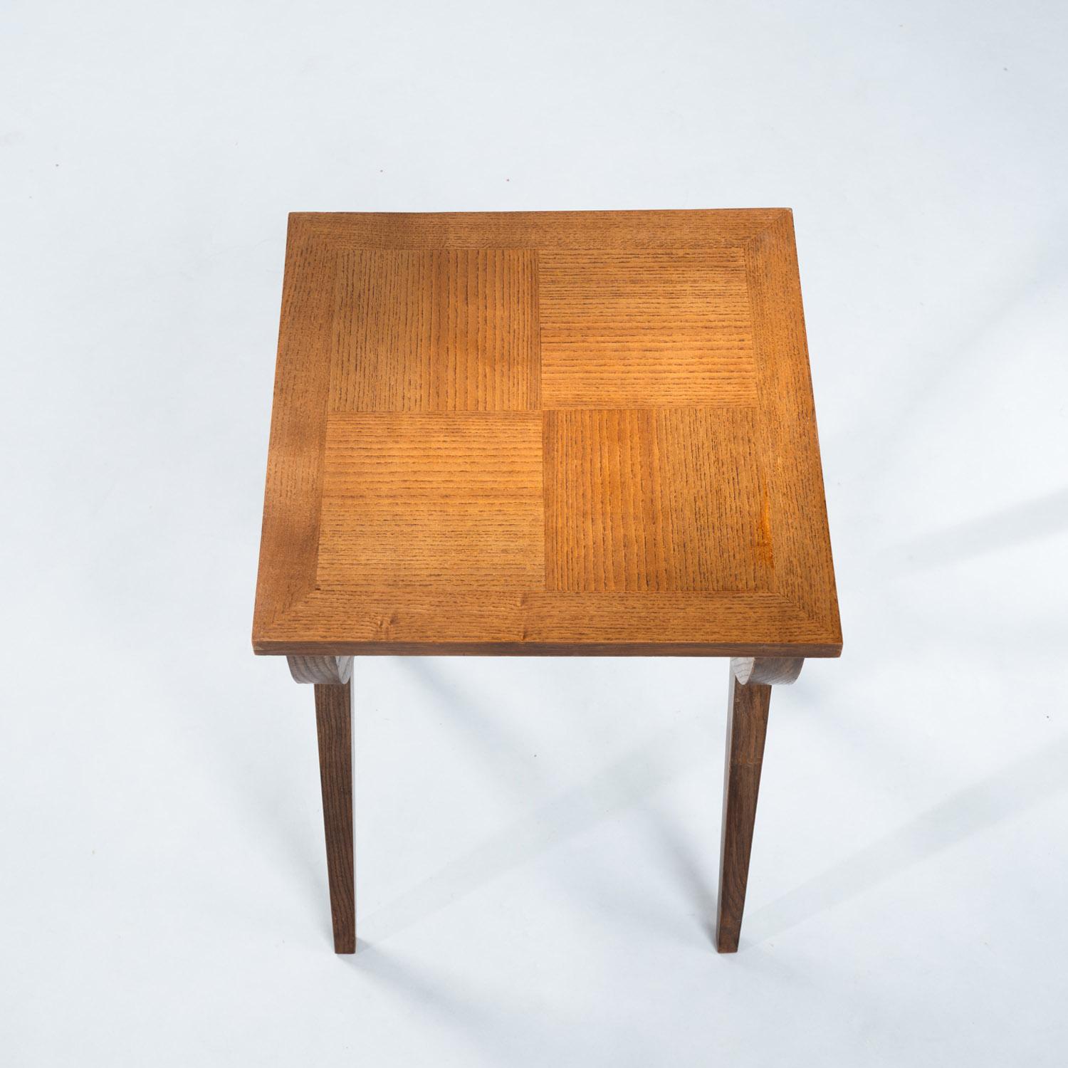 Chêne Midcentury nesting tables parquetery in oak, 1950s France en vente