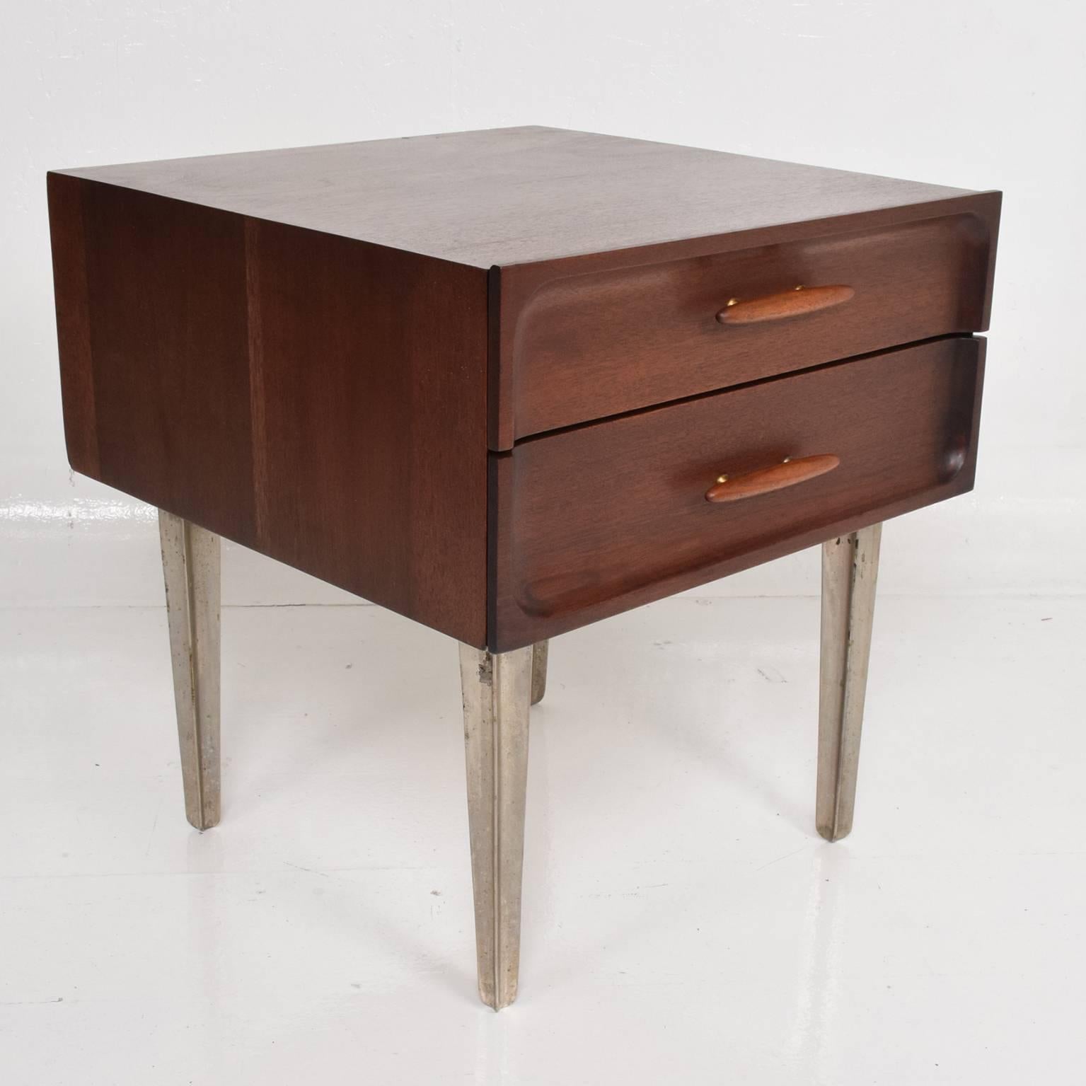 For your consideration an early and rare midcentury nightstand by Edmond J. Spence.
Mexico, 1950s.
Measure: 23.5'' in H x 22