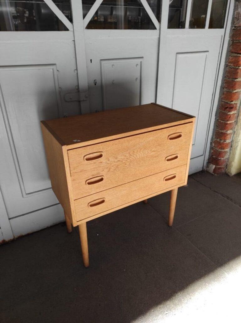 Midcentury Nightstand in Oak Wood, Denmark, 1960
The nightstand will be delivered perfectly restored and finished with natural oils and waxes.

Additional information:
Country of Manufacture – Denmark
Design Period – 1960
Production Period –