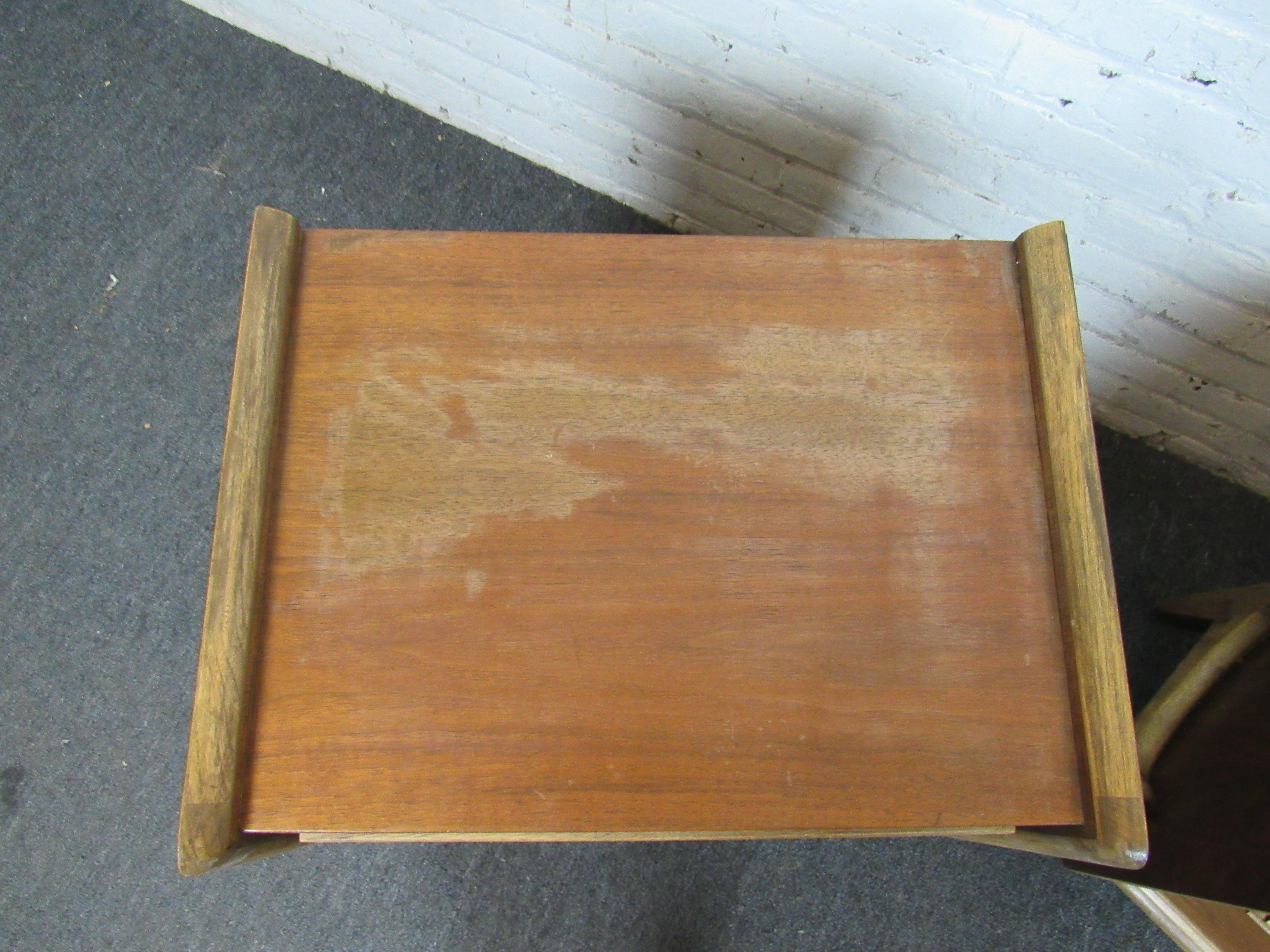Paire de tables de nuit du milieu du siècle dernier de Big Rapids Furniture Co. 2
