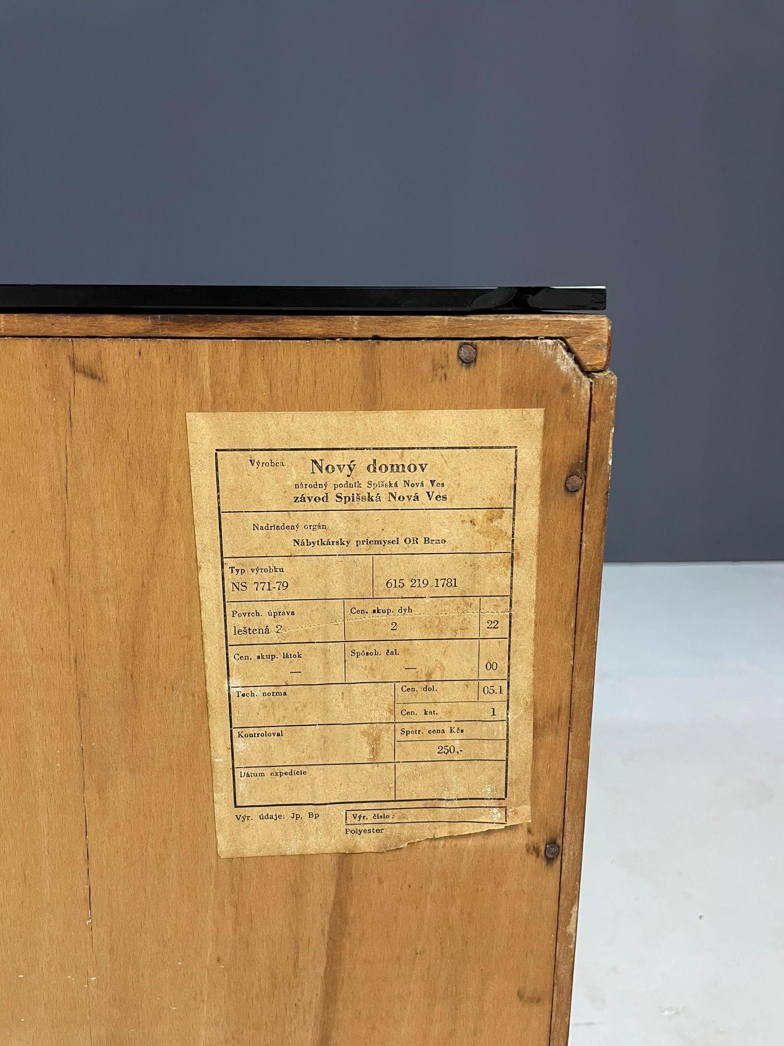 Tables de nuit du milieu du siècle par Nový Domov, Tchécoslovaquie, 1970 - Lot de 2 en vente 3