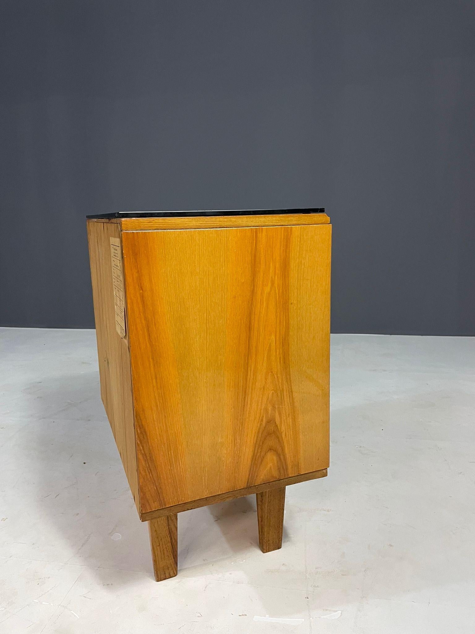 Tables de nuit du milieu du siècle par Nový Domov, Tchécoslovaquie, 1970 - Lot de 2 en vente 4
