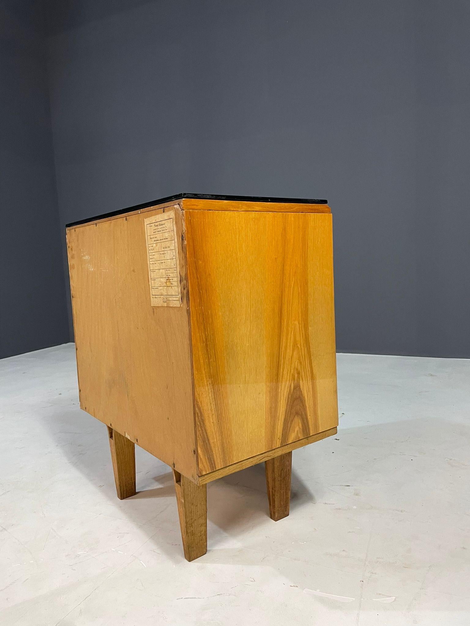 Tchèque Tables de nuit du milieu du siècle par Nový Domov, Tchécoslovaquie, 1970 - Lot de 2 en vente