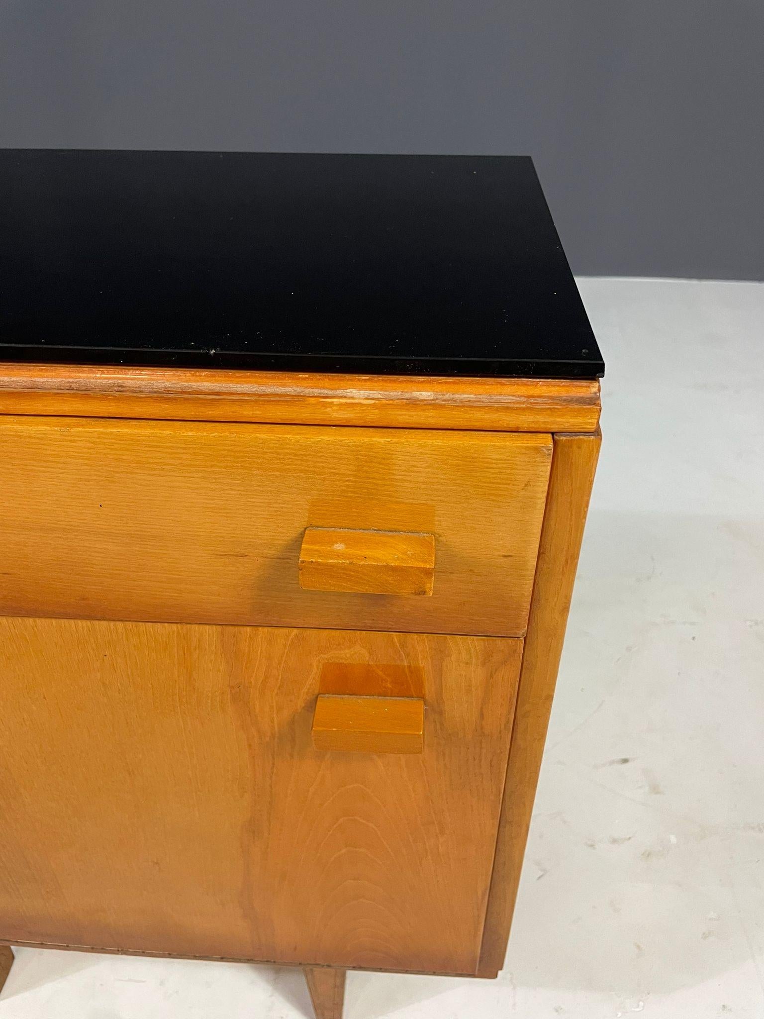 20ième siècle Tables de nuit du milieu du siècle par Nový Domov, Tchécoslovaquie, 1970 - Lot de 2 en vente