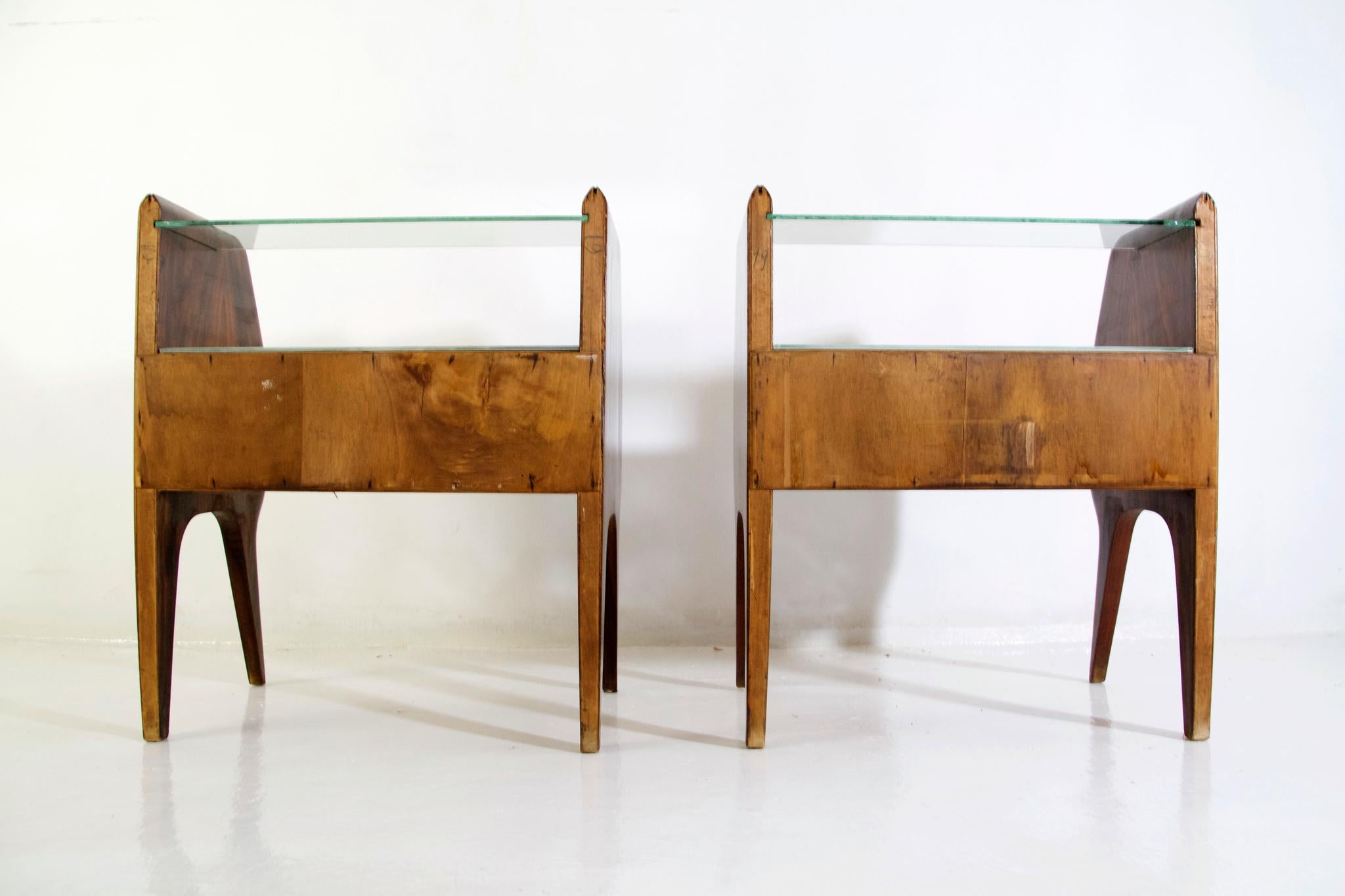 Midcentury Italian Nightstands in the manner of Vittorio Dassi For Sale 2