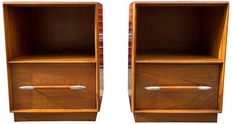 Midcentury Nightstands T.H. Robsjohn Gibbings for Widdicomb In Good Condition For Sale In BROOKLYN, NY