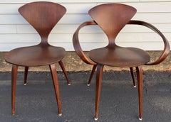 Runder Tisch von Norman Cherner aus der Jahrhundertmitte und 5 Bugholzstühle mit Brezel für Plycraft