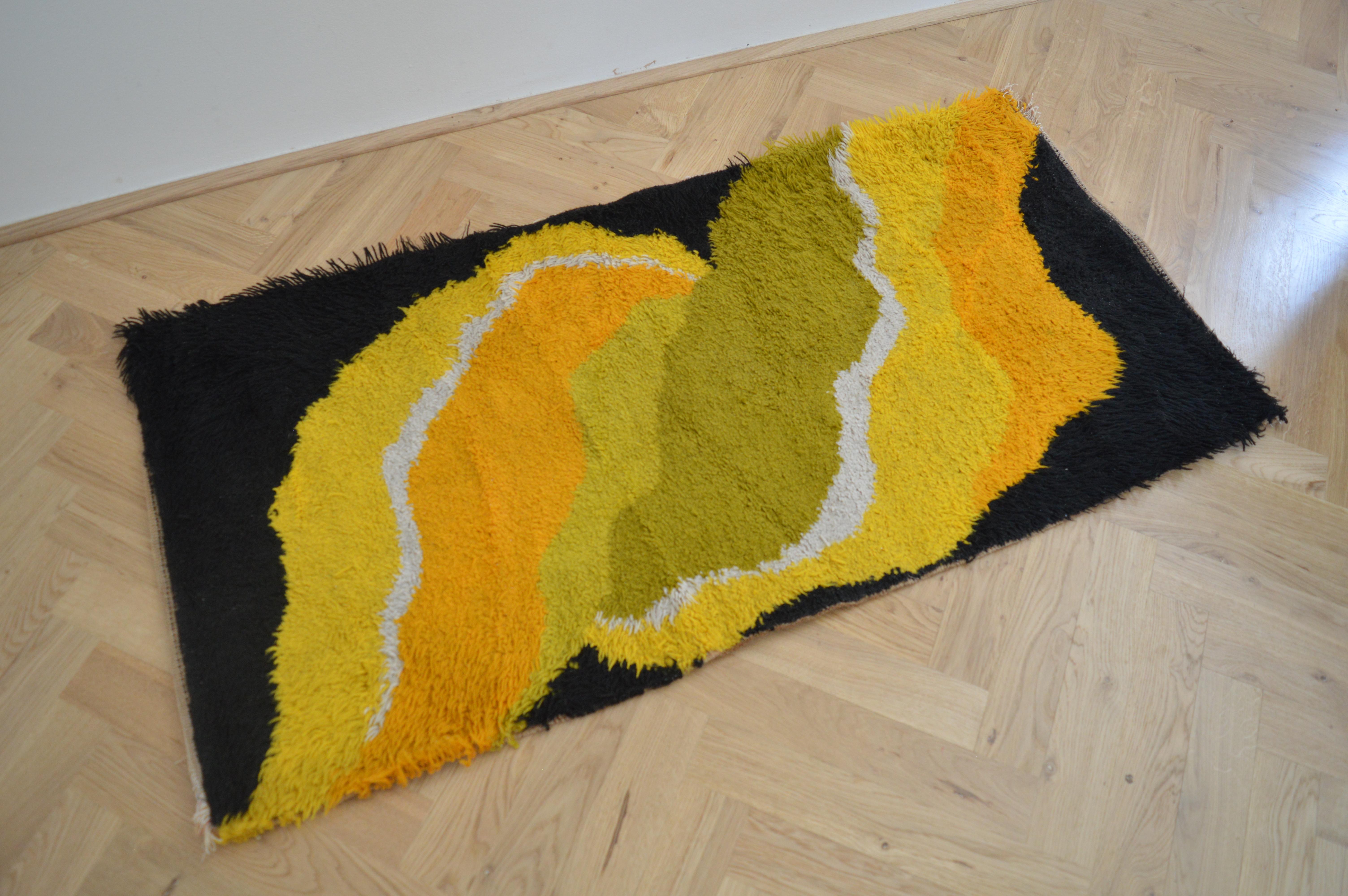 Midcentury Norwegian Carpet, Rug, 1960s In Fair Condition For Sale In Praha, CZ