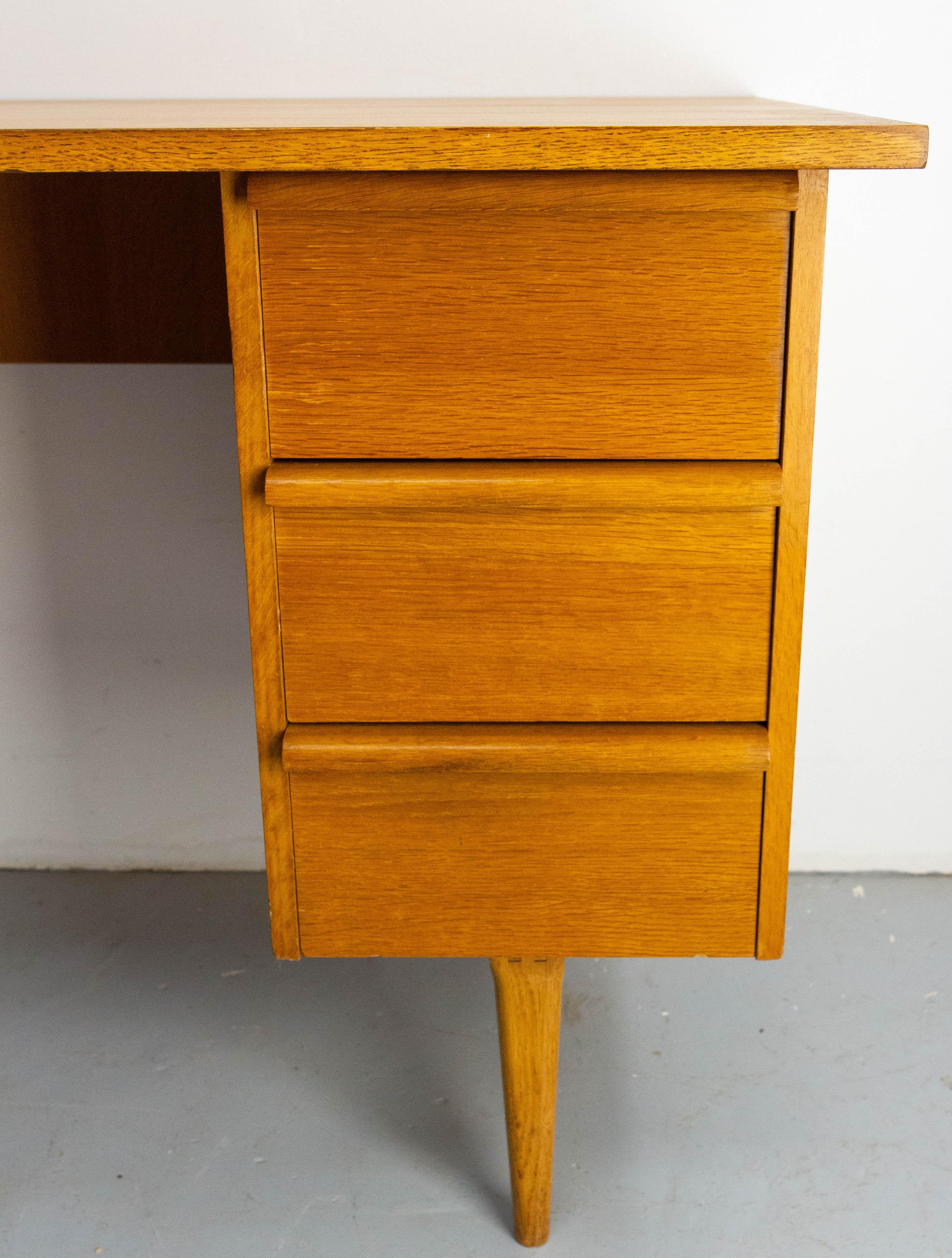 Eichenschreibtisch mit sechs Schubladen, Frankreich um 1950, Mitte des Jahrhunderts im Angebot 3