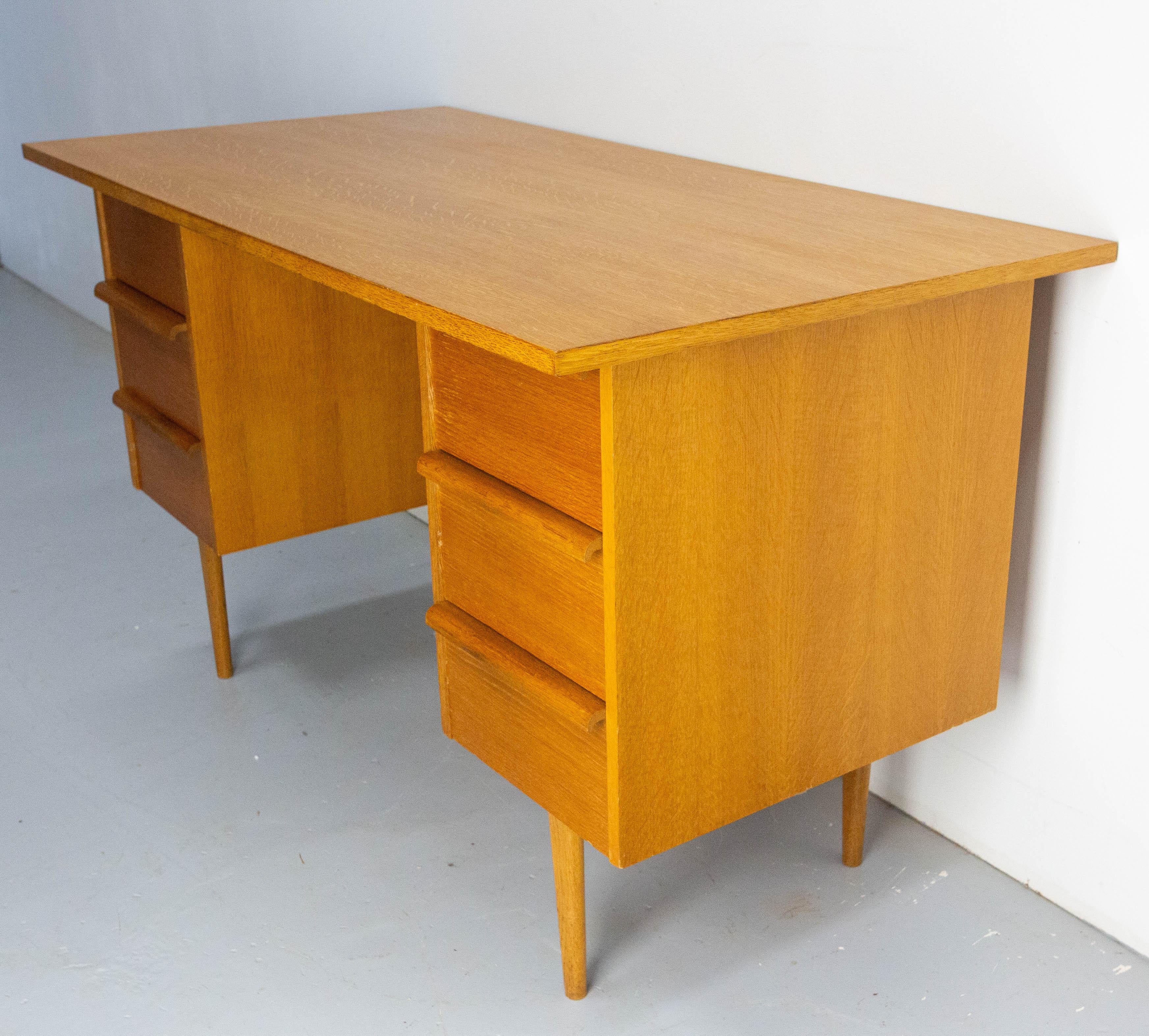 Eichenschreibtisch mit sechs Schubladen, Frankreich um 1950, Mitte des Jahrhunderts im Angebot 5