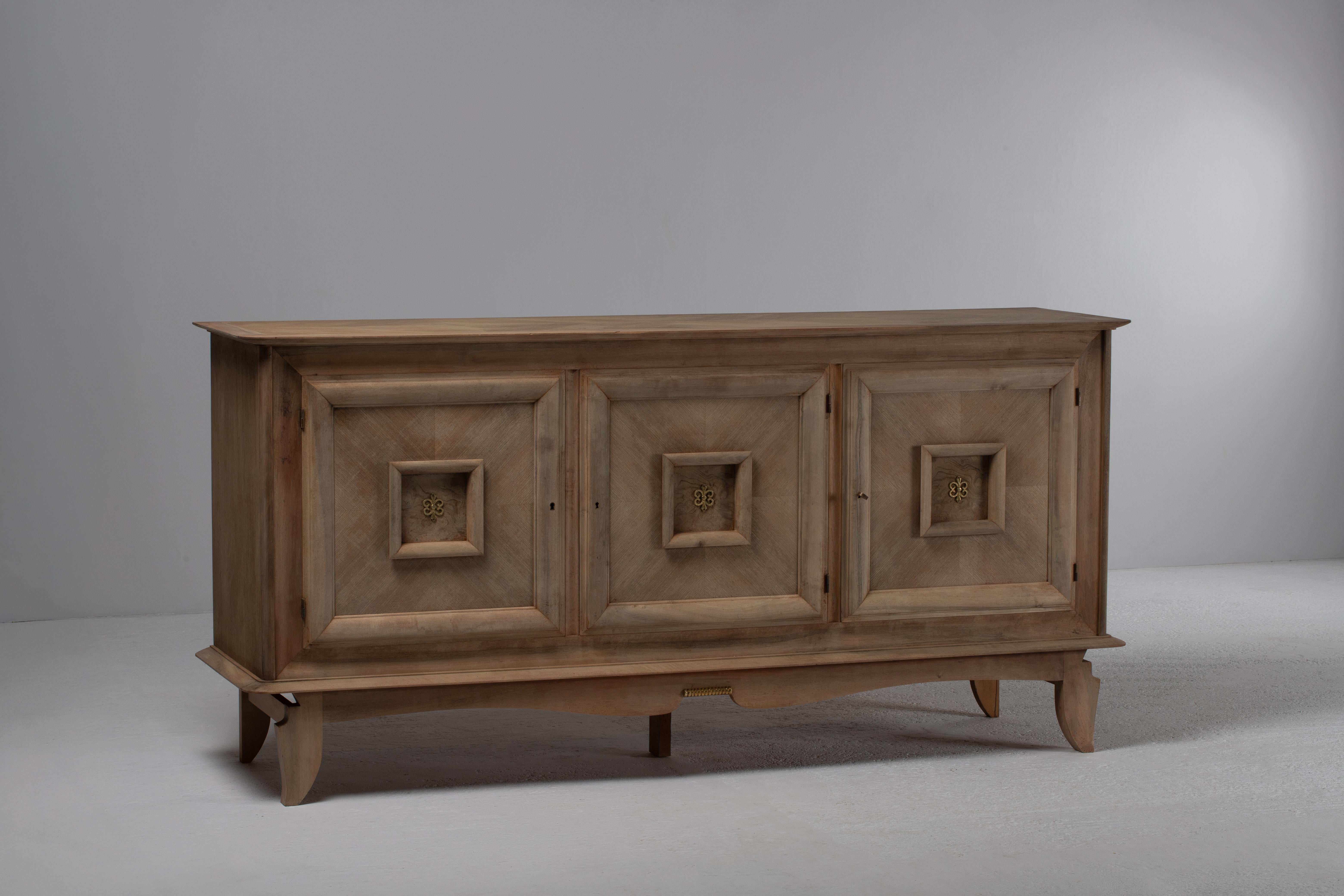 Buffet en Oak Oak du milieu du siècle, France, années 1950 Bon état - En vente à Kaštel Sućurac, Splitsko-dalmatinska županija