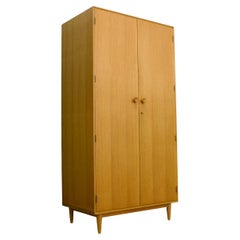 Armoire en chêne du milieu du siècle de Meredew, années 1960