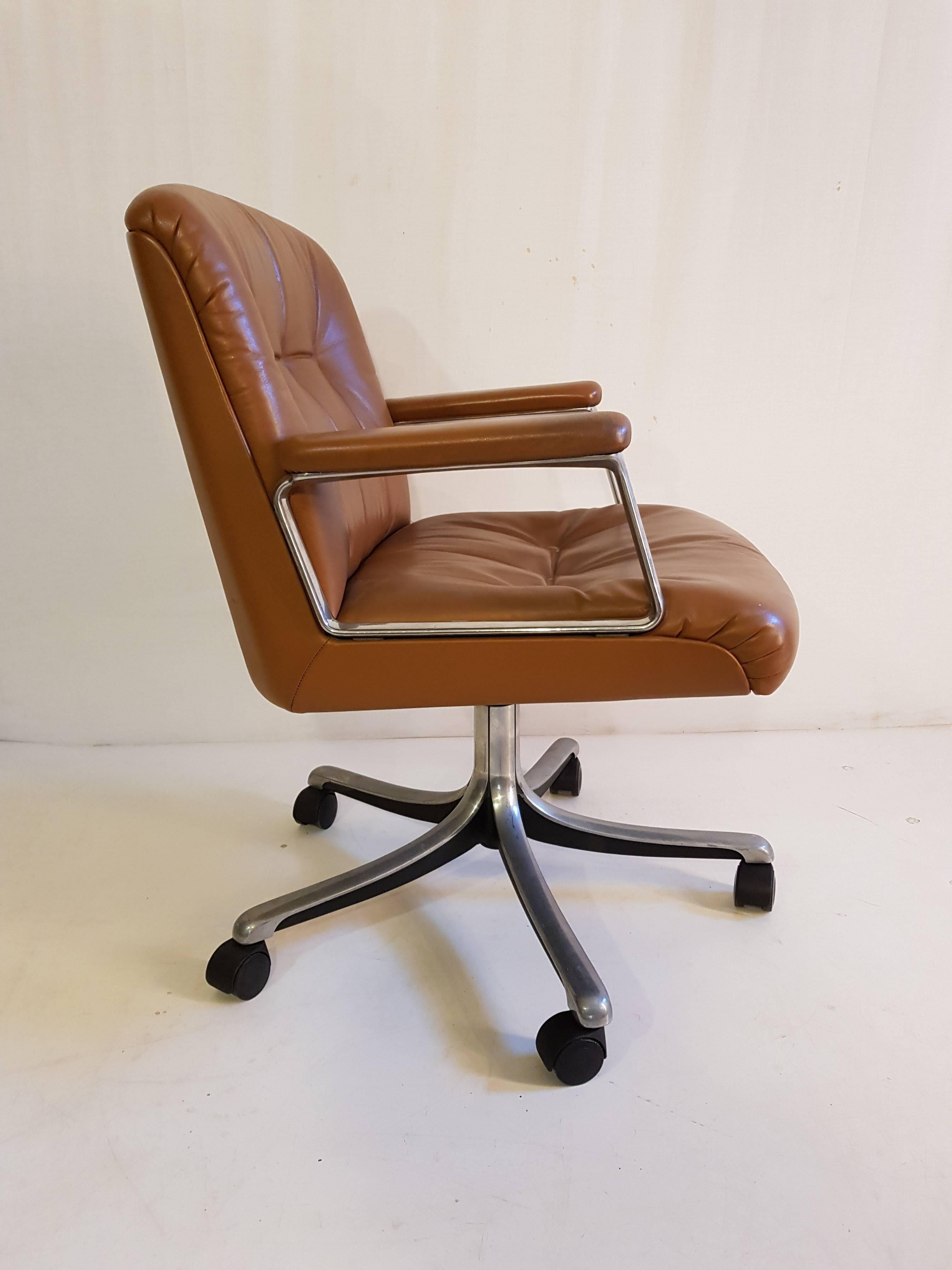 Italian Midcentury Office Chair by Osvaldo Borsani P128 for Tecno Made in Italy