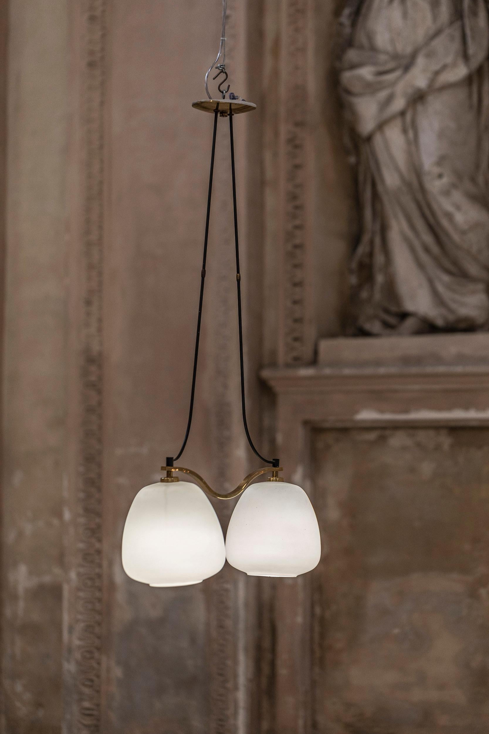 Ciondolo in vetro opalino e ottone del Medioevo, Italia, 1950 in vendita 1