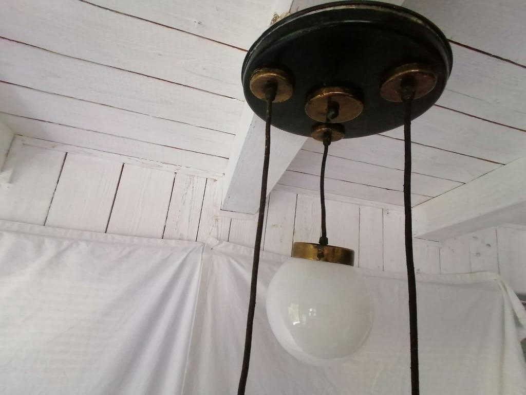 Tchèque Lampe à suspension cascade en verre opalin du milieu du siècle dernier en vente