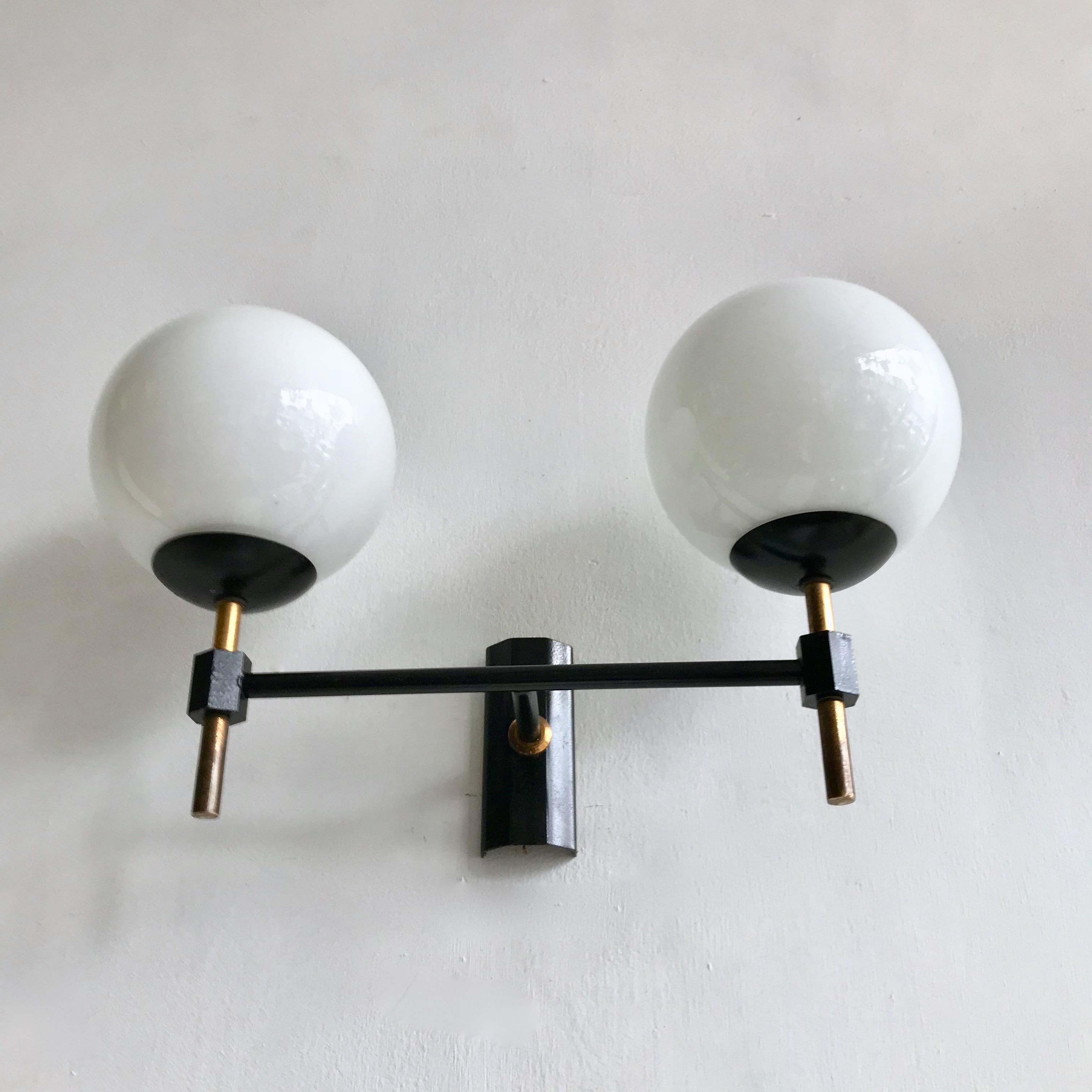 Midcentury Opaline Wall Light In Good Condition In Stockport, GB