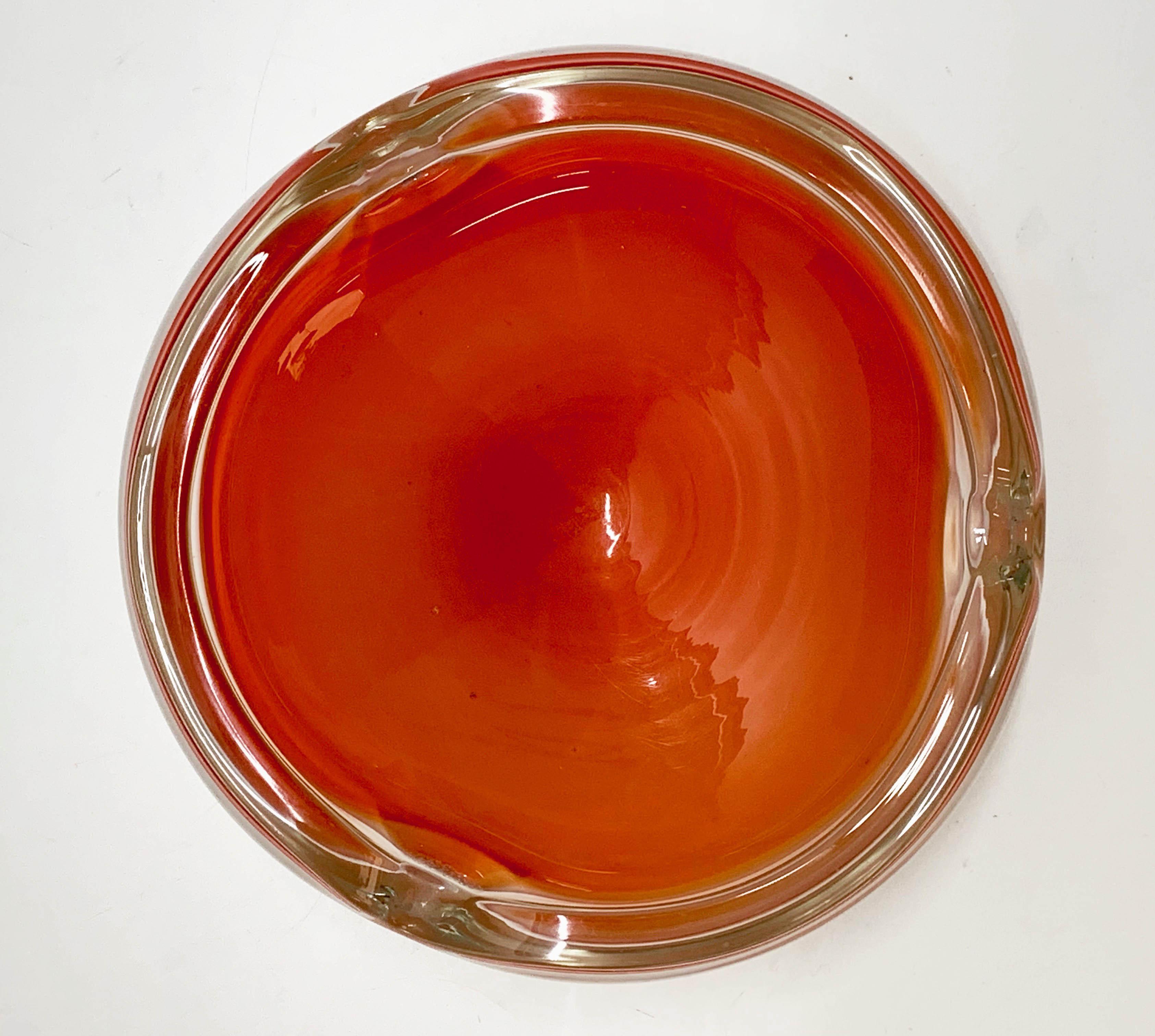 Bol ou cendrier italien en verre de Murano orange et blanc du milieu du siècle, années 1960 en vente 4
