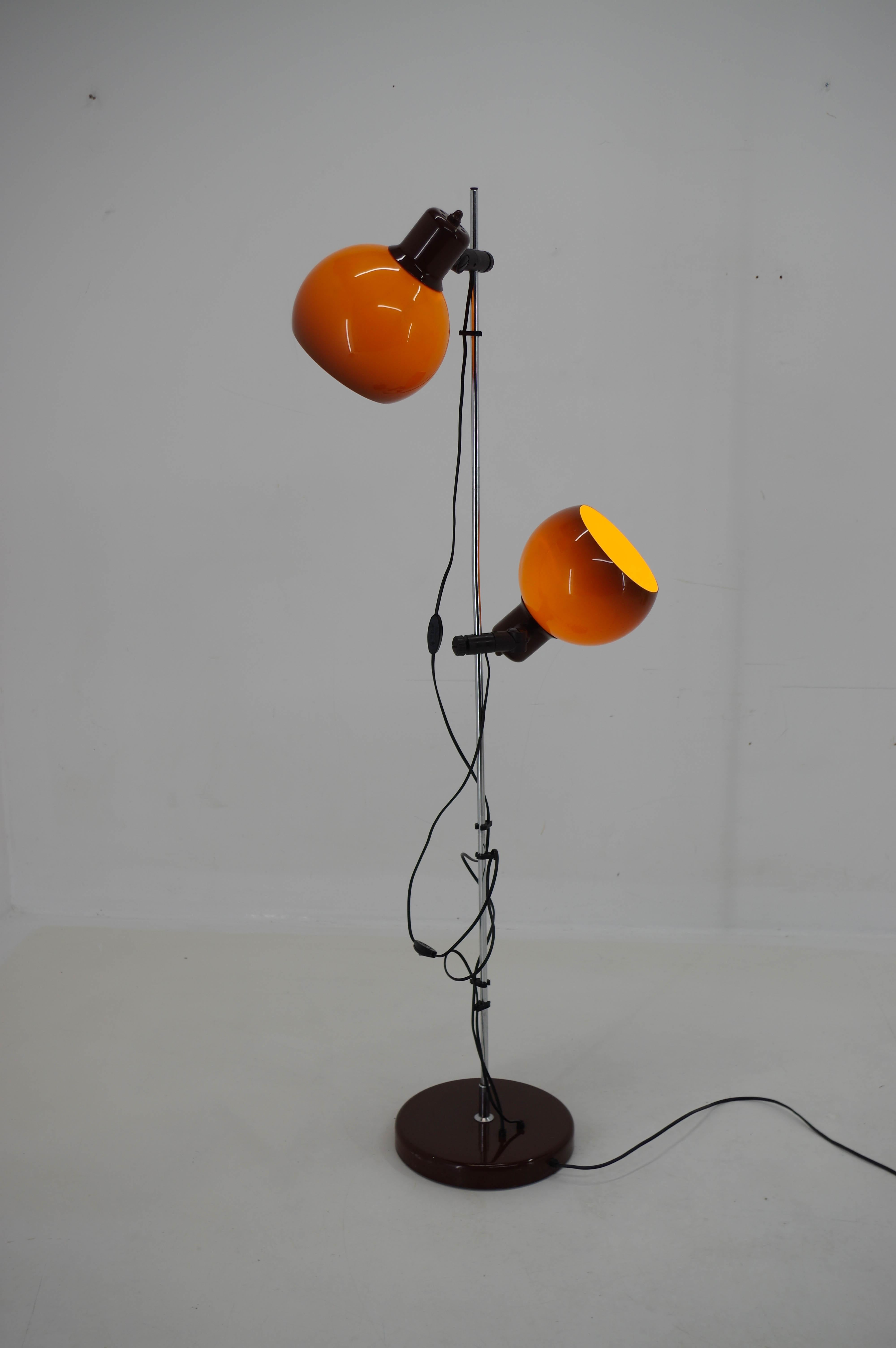 Orangefarbene Stehlampe aus der Mitte des Jahrhunderts, Ungarn, 1970er Jahre 4