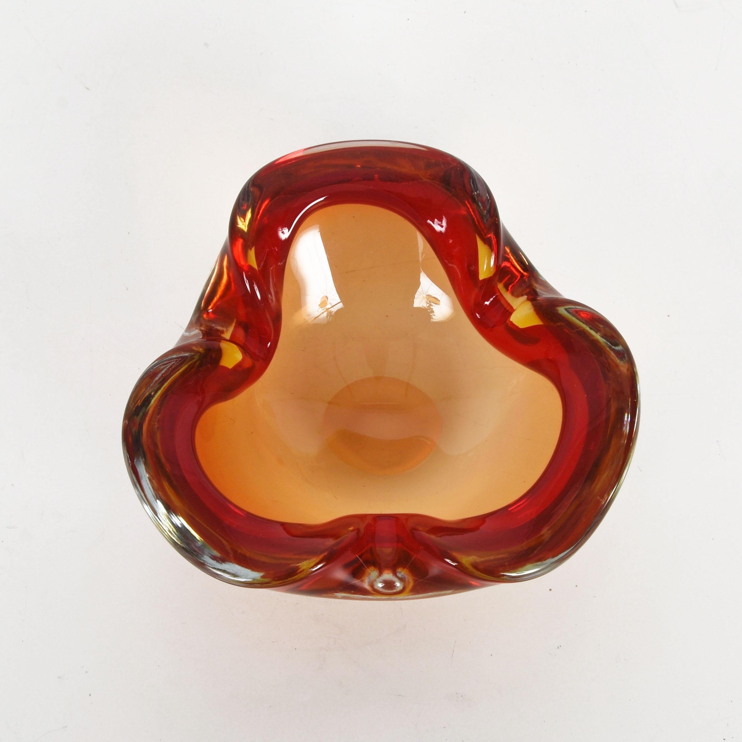Magnificent heart-shaped ruby red Sommerso glass Murano glass bowl or ashtray. This amazing piece was produced in Italy during the 1960s.

This wonderful piece is a perfect blend of sinuous lines and Murano glass colors due to the mastery of the
