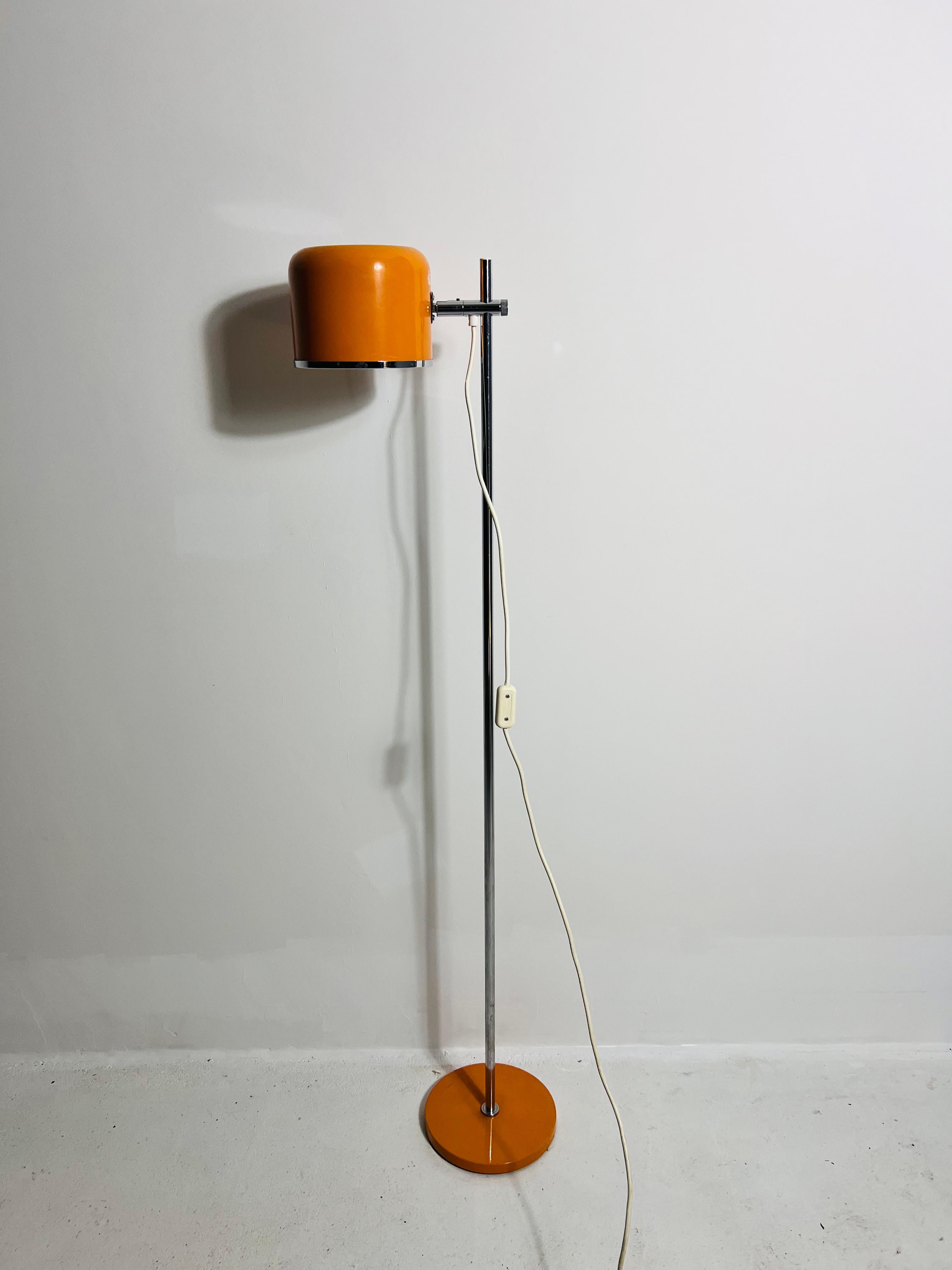 This is a mid-century floor lamp, expertly crafted in Germany during the 1970s by the renowned manufacturer Staff. The lamp showcases an iconic Space Age design, reflecting the era’s fascination with futuristic aesthetics. It features a fully