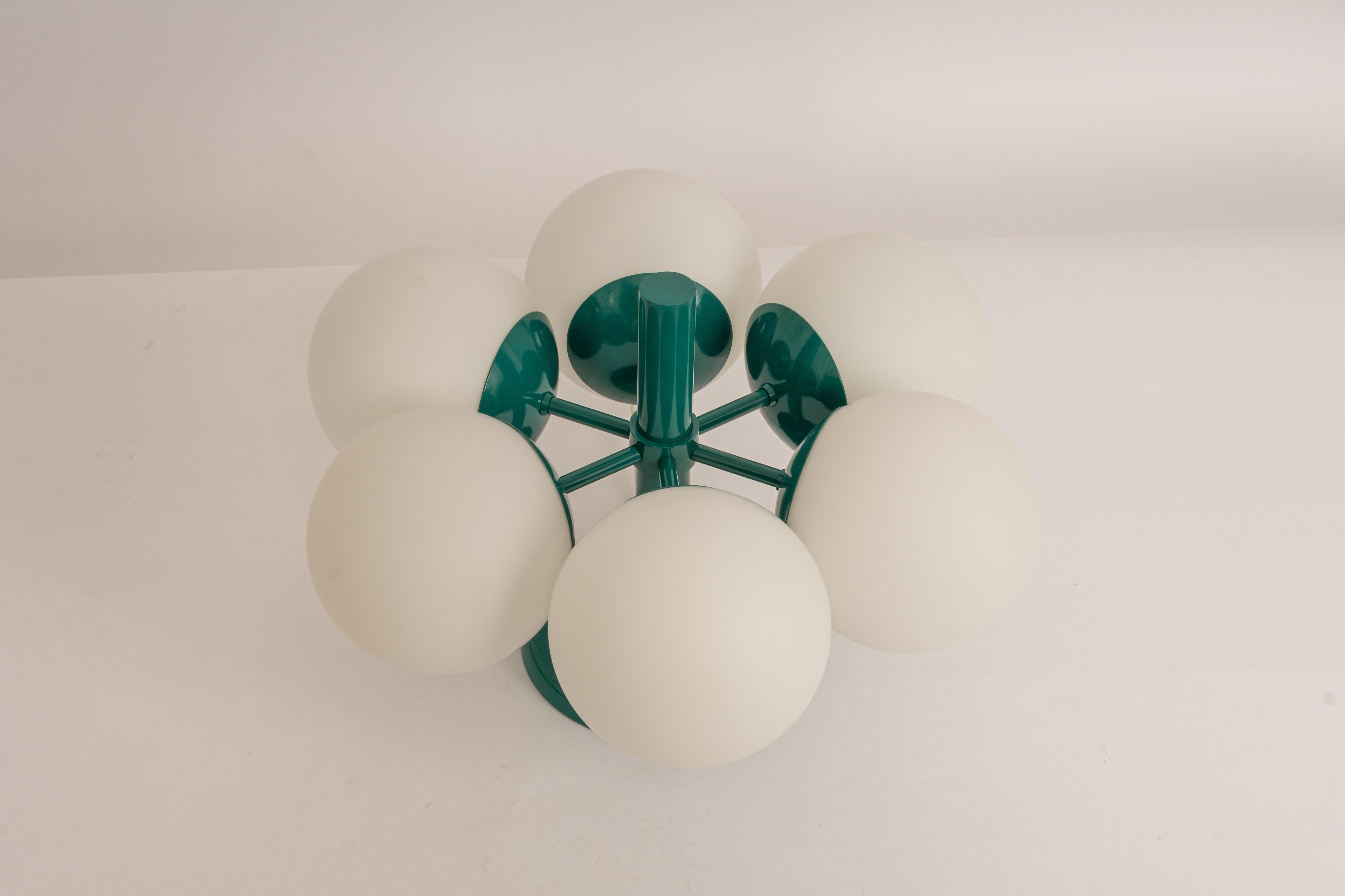 Midcentury Orbital Ceiling /Wall Lamp in Green by Kaiser, Germany, 1970s In Good Condition For Sale In Aachen, NRW