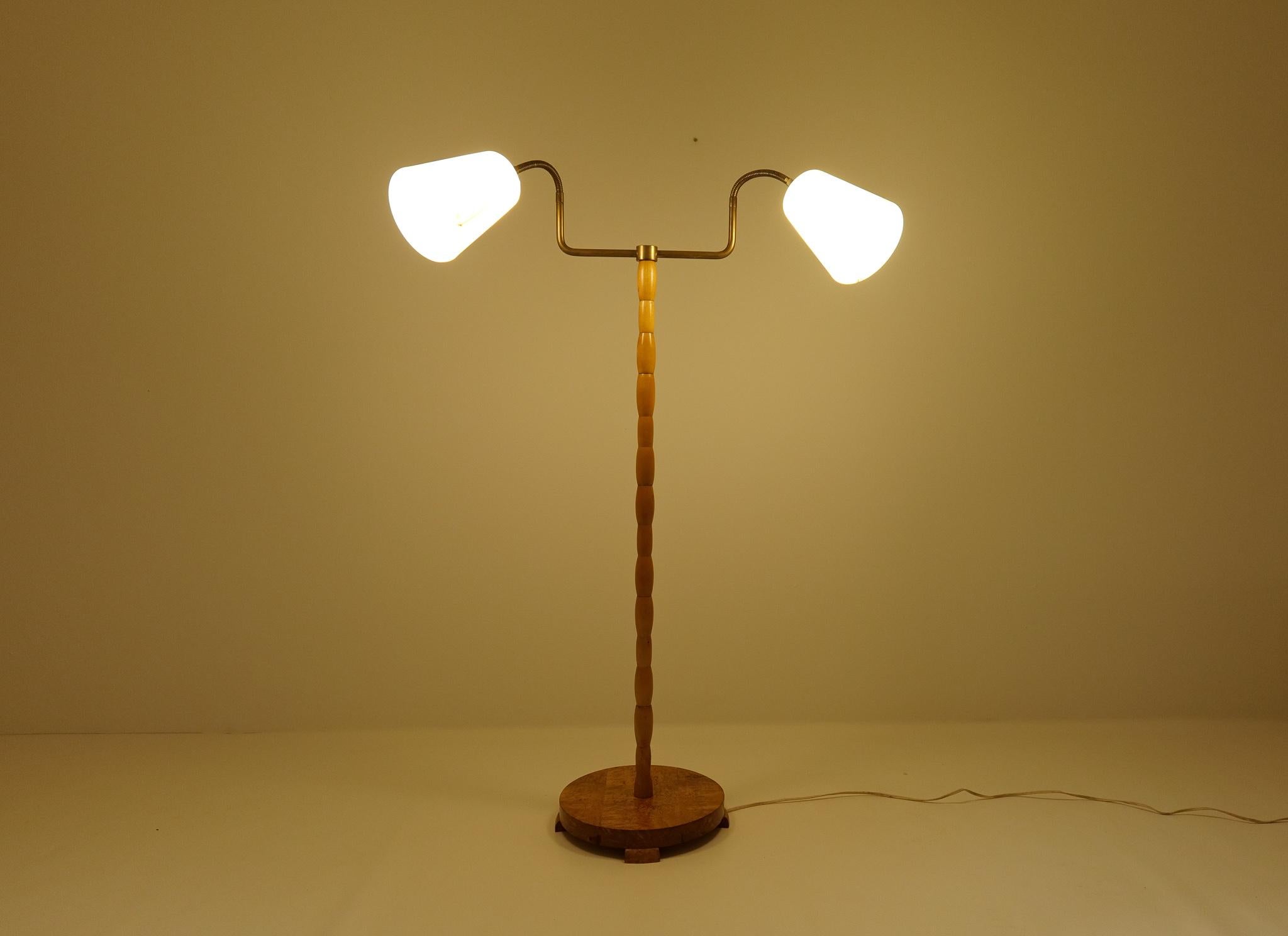 Midcentury Organic Floor Lamp in Birch and Brass Sweden, 1950s For Sale 8