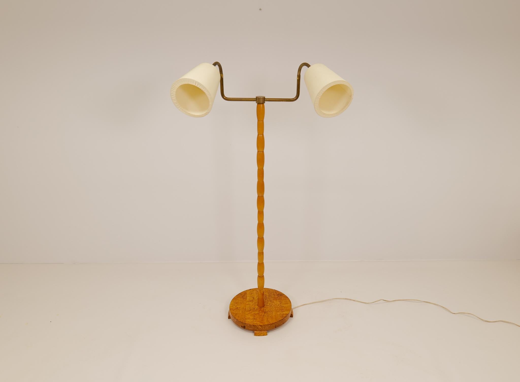 Organic Modern Midcentury Organic Floor Lamp in Birch and Brass Sweden, 1950s For Sale