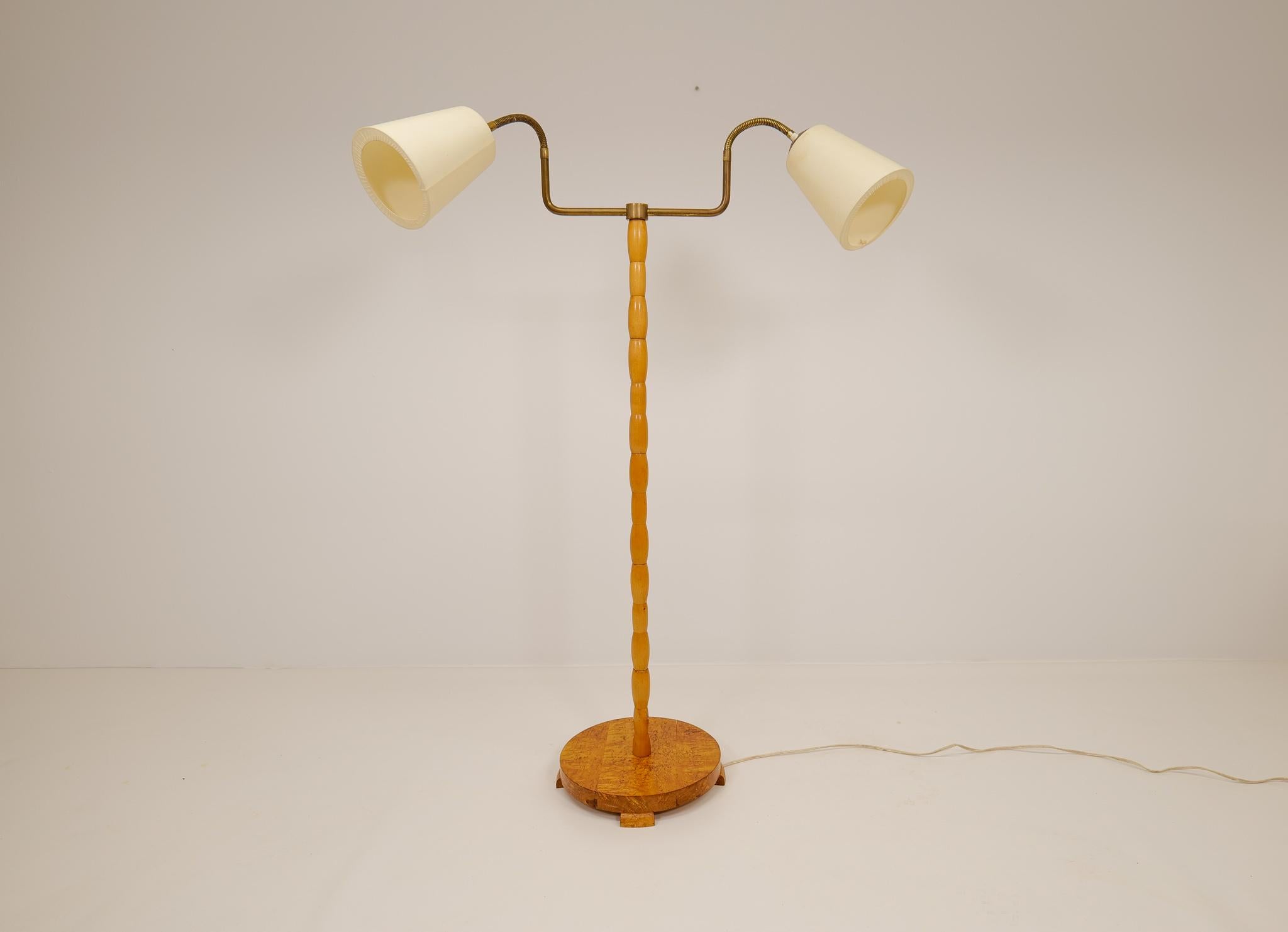 Mid-20th Century Midcentury Organic Floor Lamp in Birch and Brass Sweden, 1950s For Sale