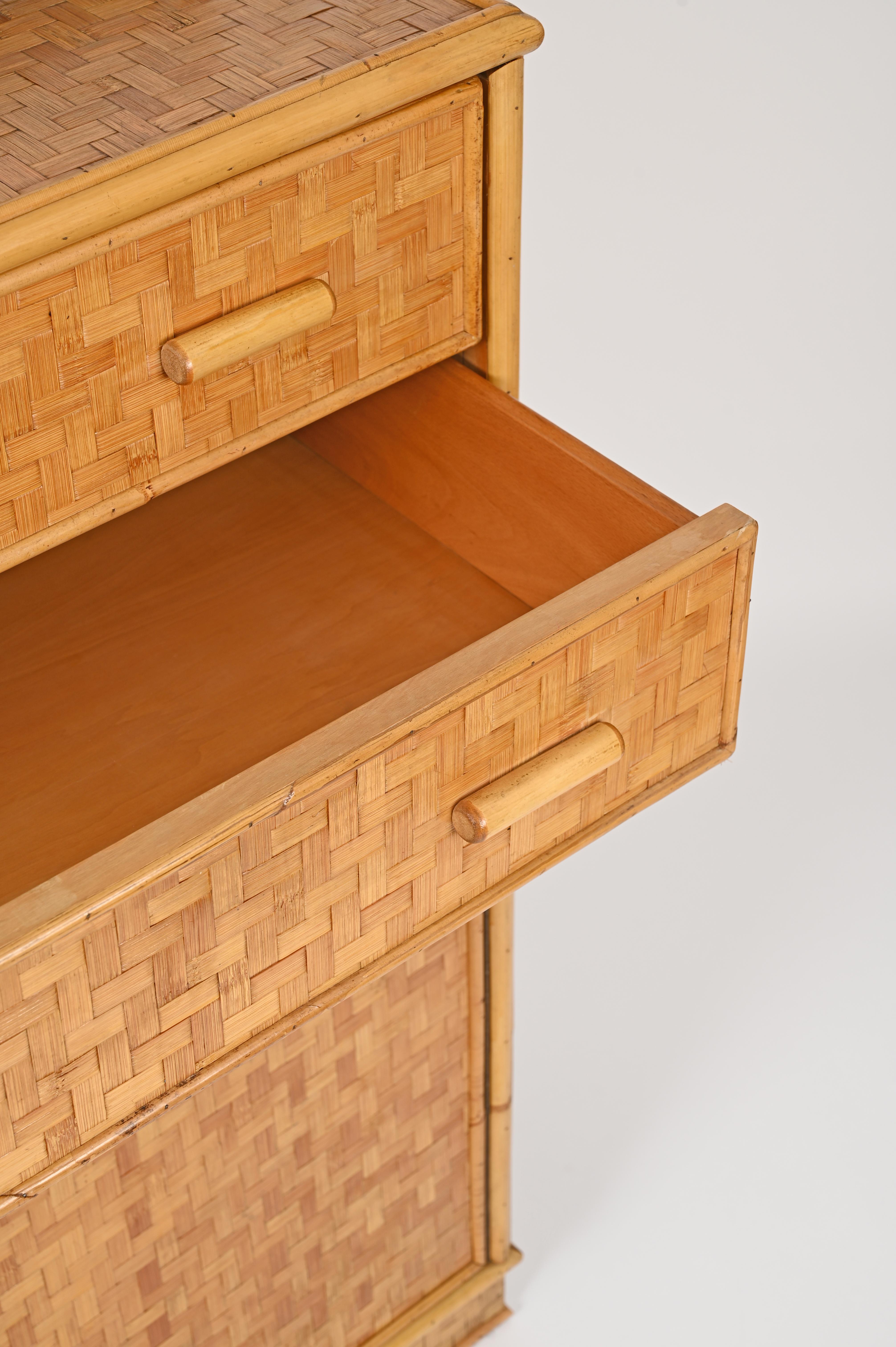 XX secolo Cassettiera organica italiana di metà secolo in rattan e bambù, anni '70 in vendita