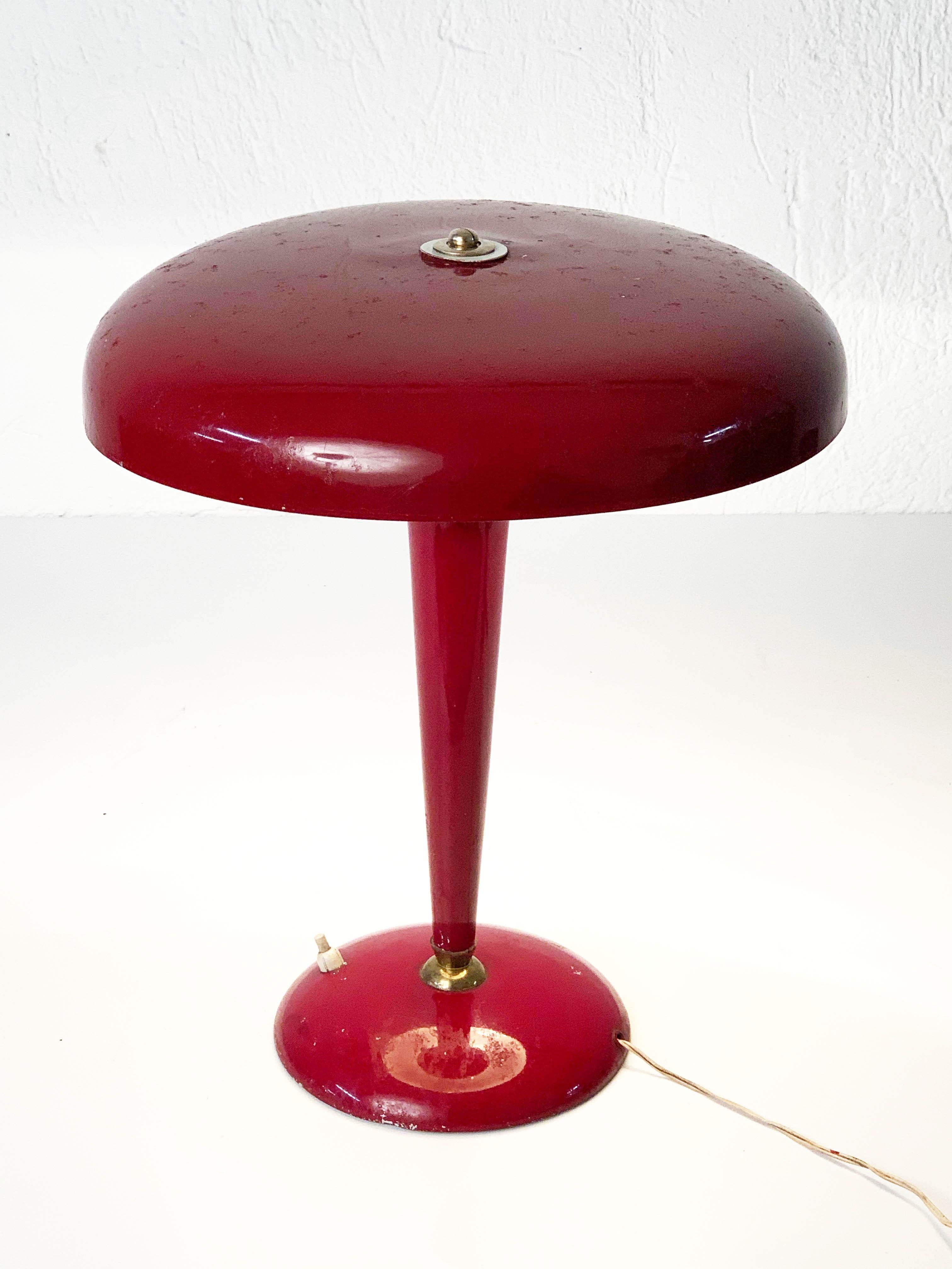 Midcentury Oscar Torlasco Red Aluminum and Brass Italian Table Lamp, 1950s For Sale 4