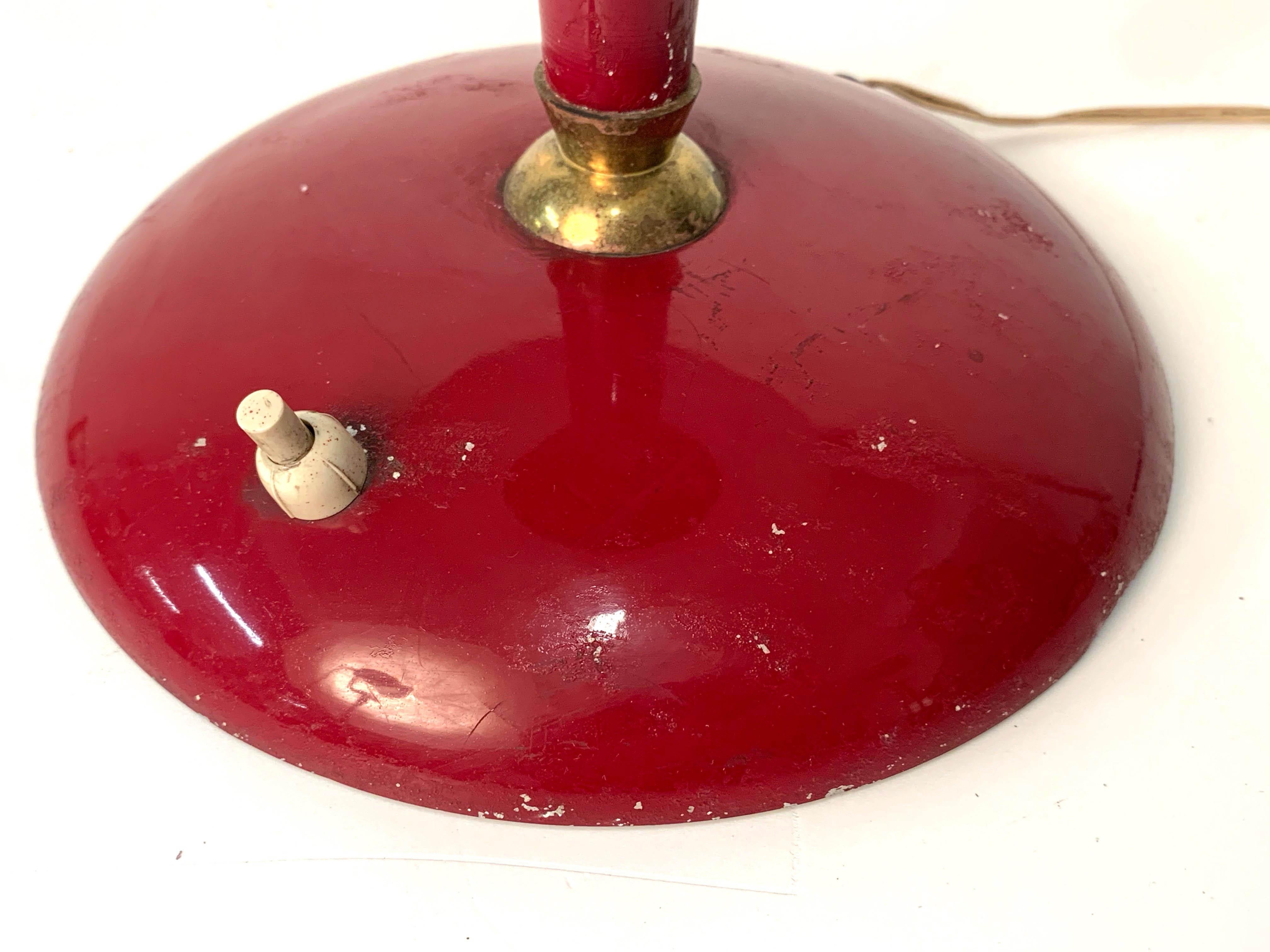 Midcentury Oscar Torlasco Red Aluminum and Brass Italian Table Lamp, 1950s For Sale 2