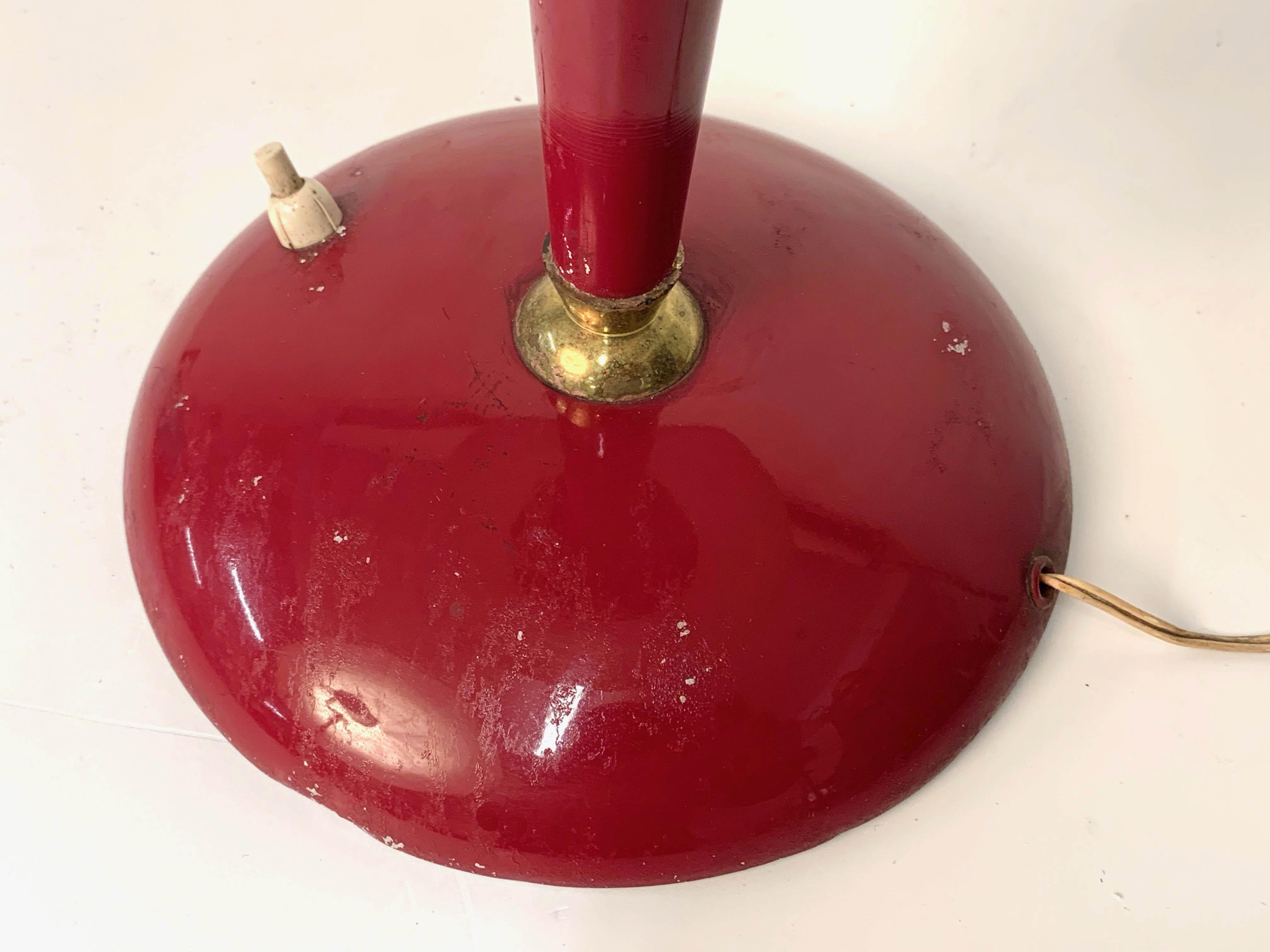 Midcentury Oscar Torlasco Red Aluminum and Brass Italian Table Lamp, 1950s For Sale 3