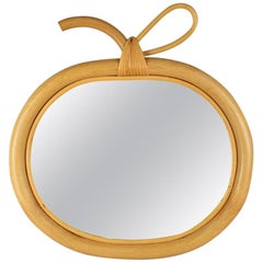 Miroir ovale du milieu du siècle en bois de roseau:: rotin de bambou et osier:: citrouille ou pomme