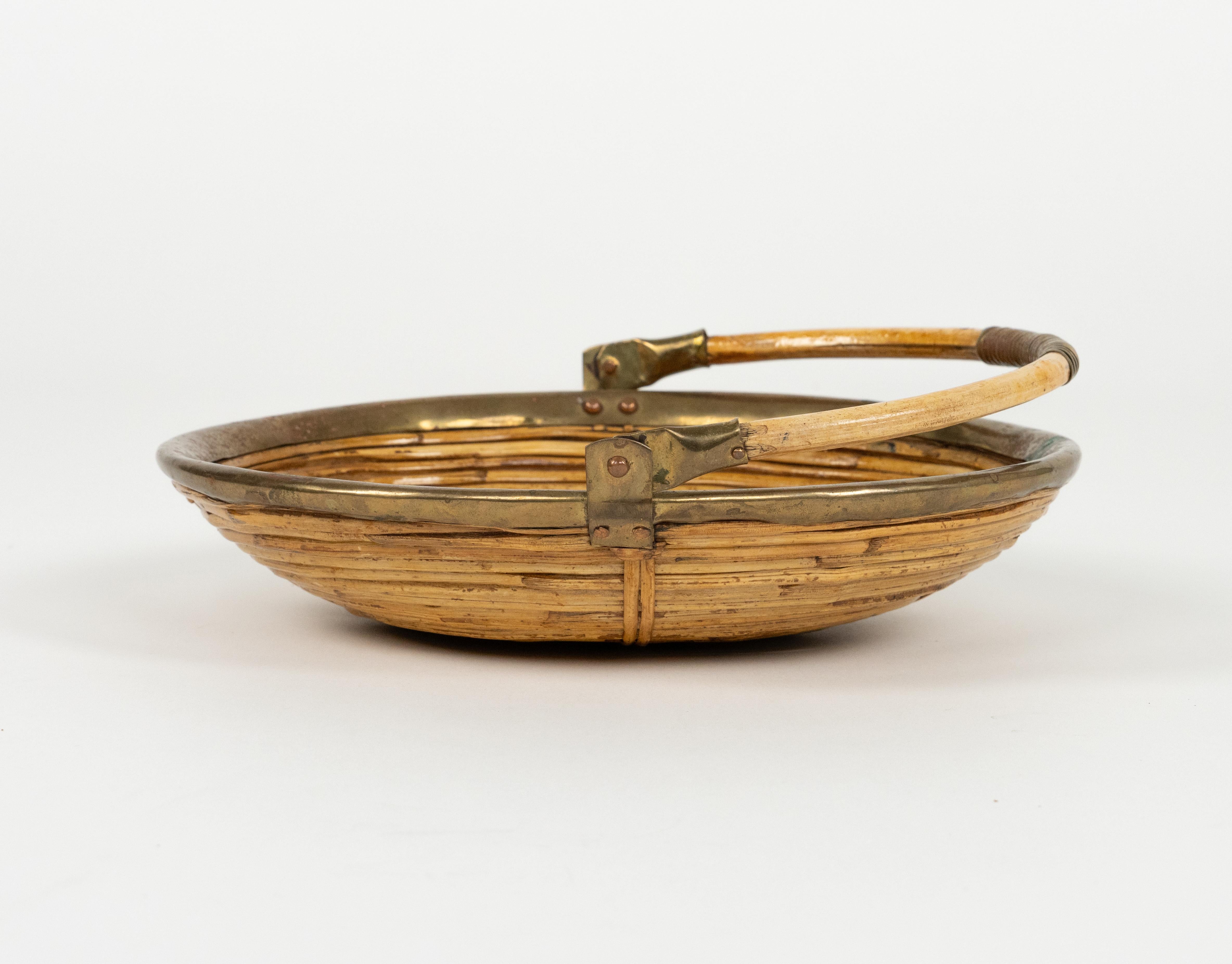 Cuenco o centro de mesa ovalado de mediados de siglo en bambú, ratán y latón, Italia Años 70 en venta 2