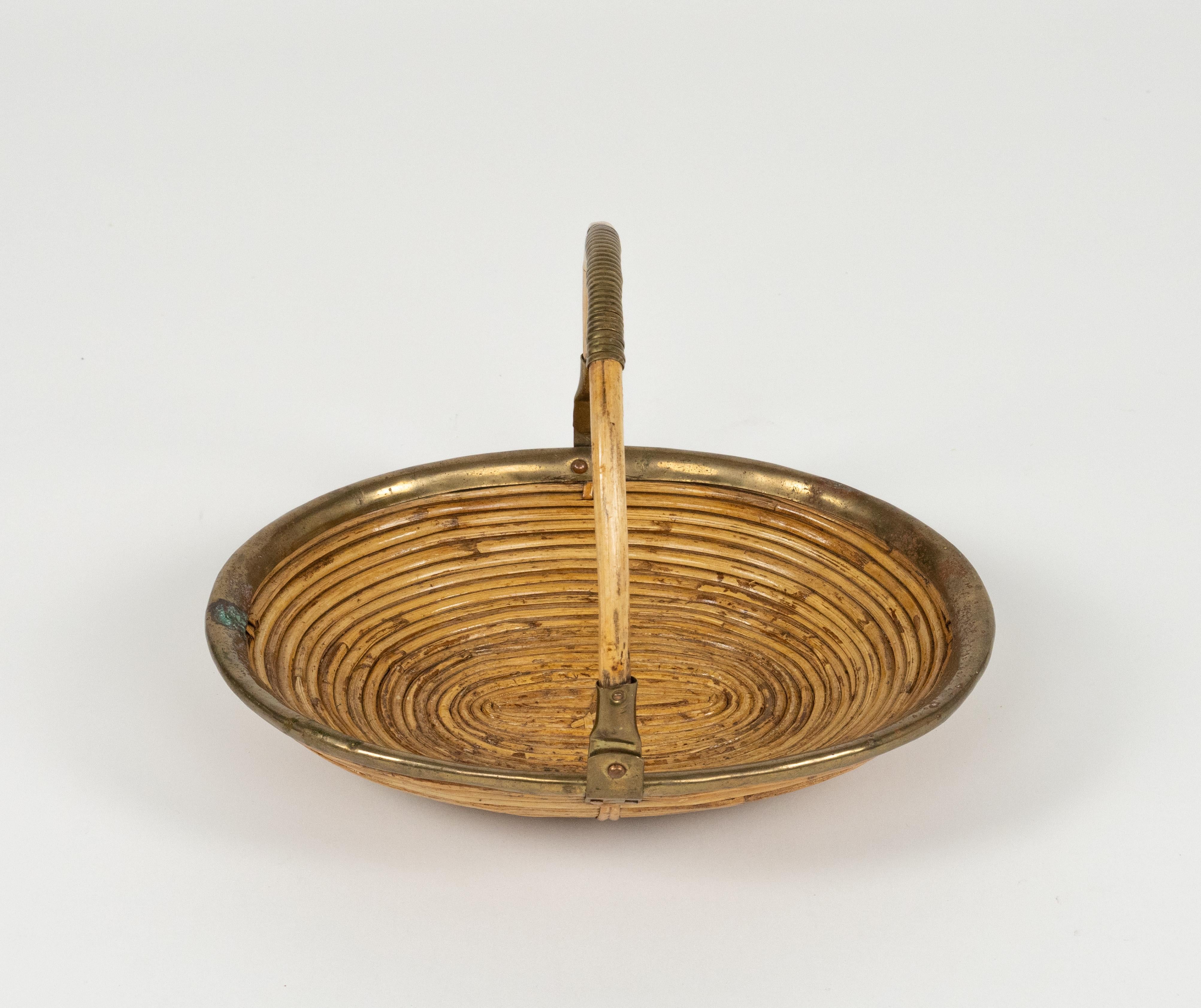 Cuenco o centro de mesa ovalado de mediados de siglo en bambú, ratán y latón, Italia Años 70 en venta 4