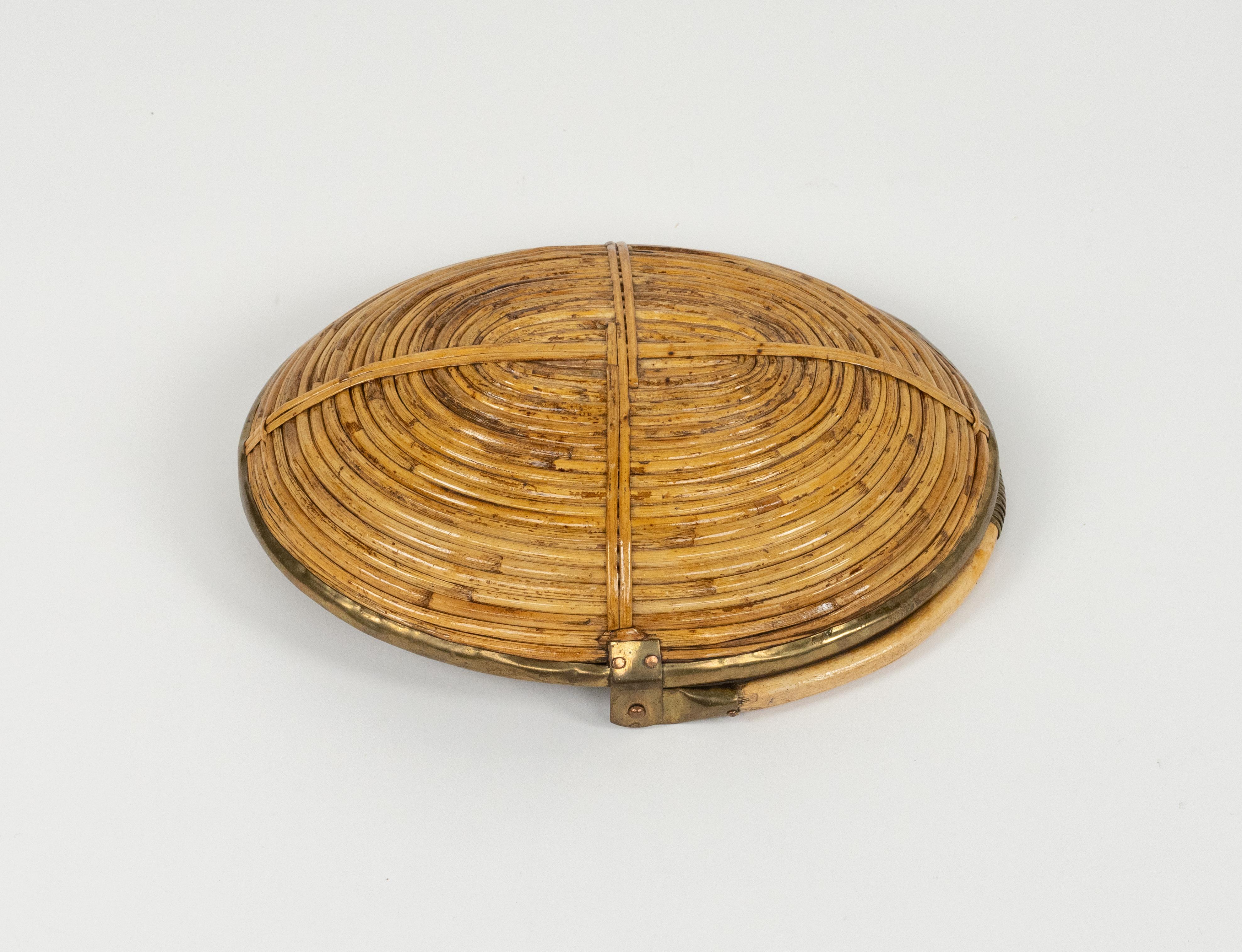 Cuenco o centro de mesa ovalado de mediados de siglo en bambú, ratán y latón, Italia Años 70 en venta 5