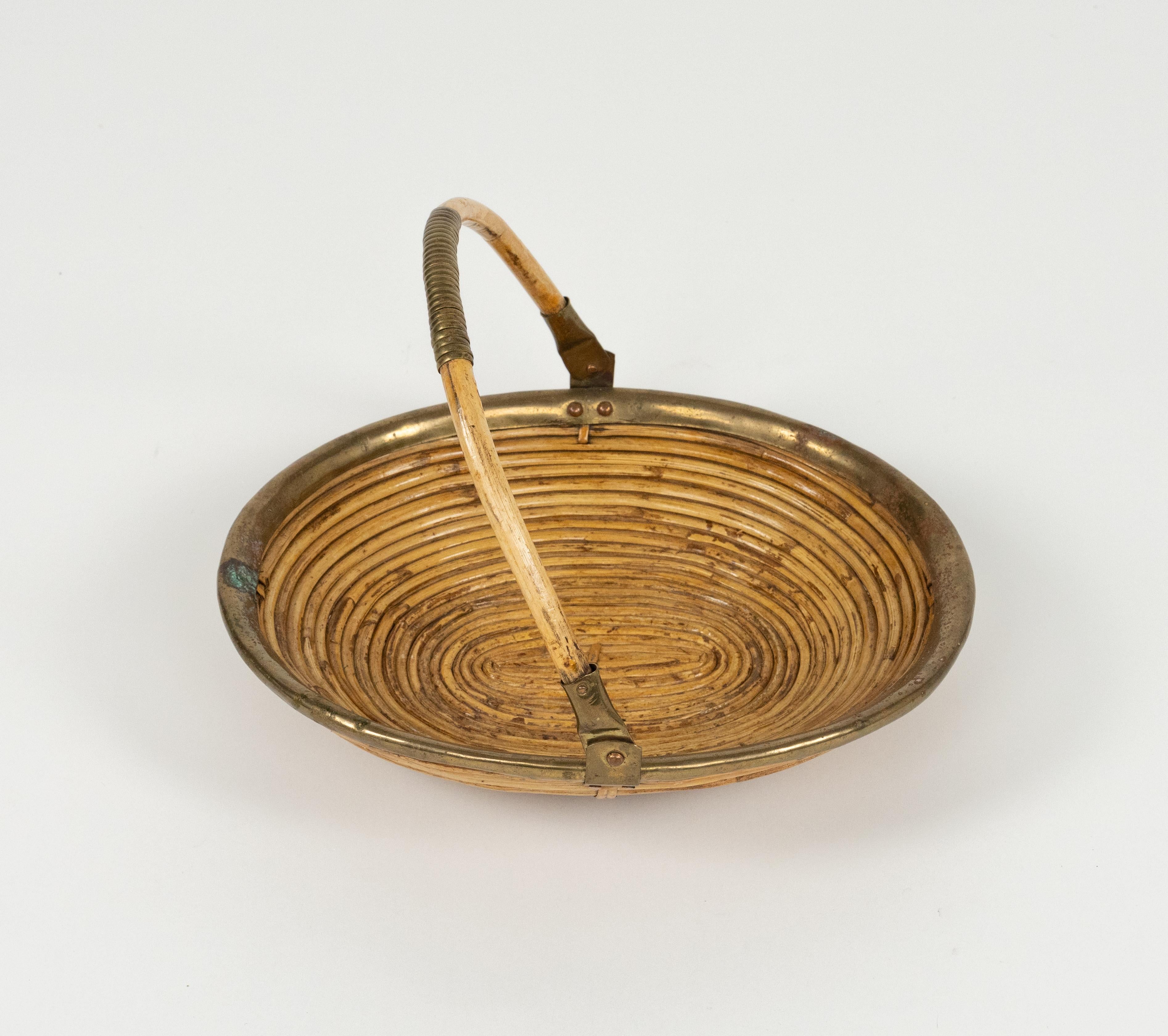 Cuenco o centro de mesa ovalado de mediados de siglo en bambú, ratán y latón, Italia Años 70 en Bueno estado para la venta en Rome, IT