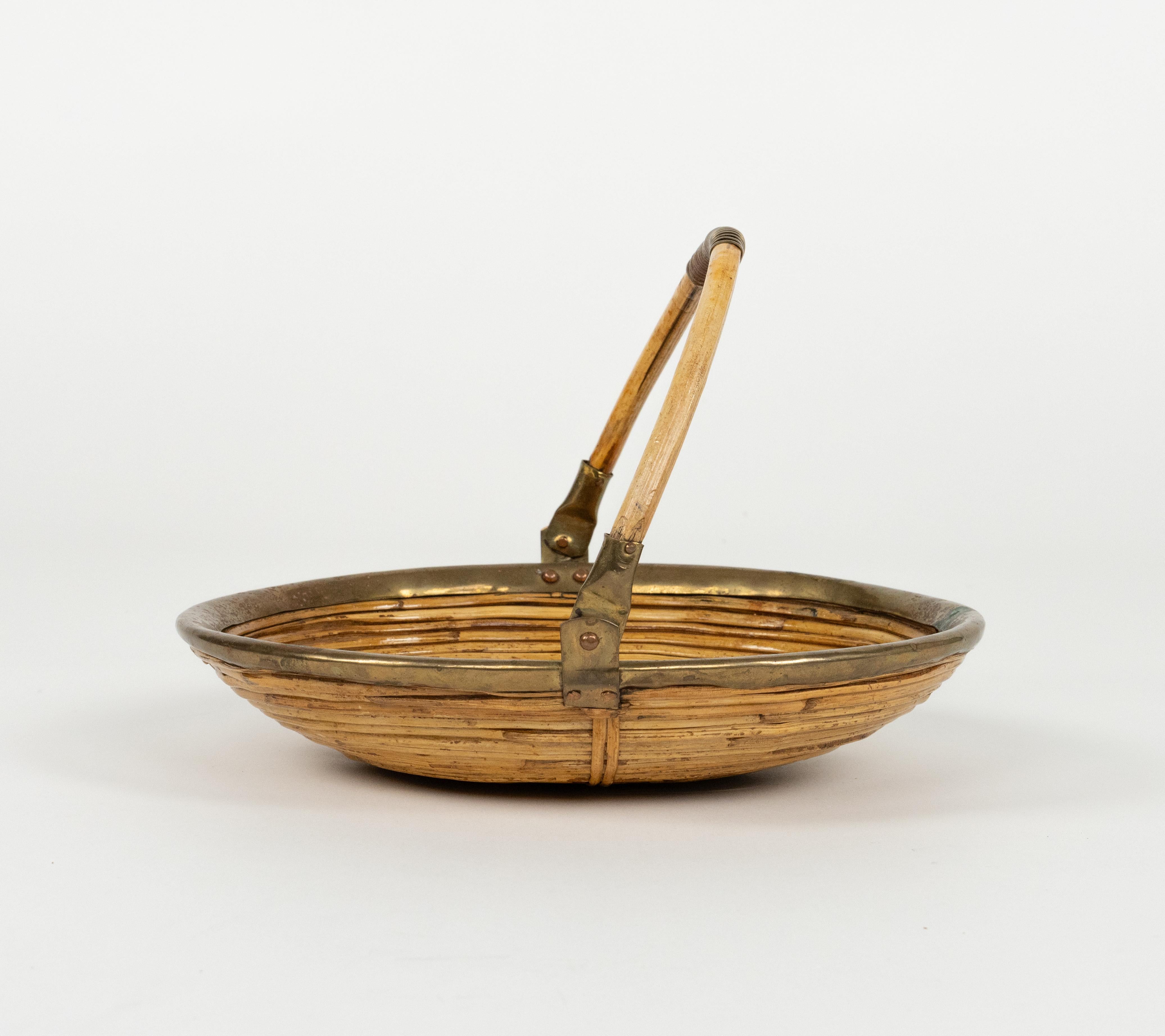 Cuenco o centro de mesa ovalado de mediados de siglo en bambú, ratán y latón, Italia Años 70 Metal en venta