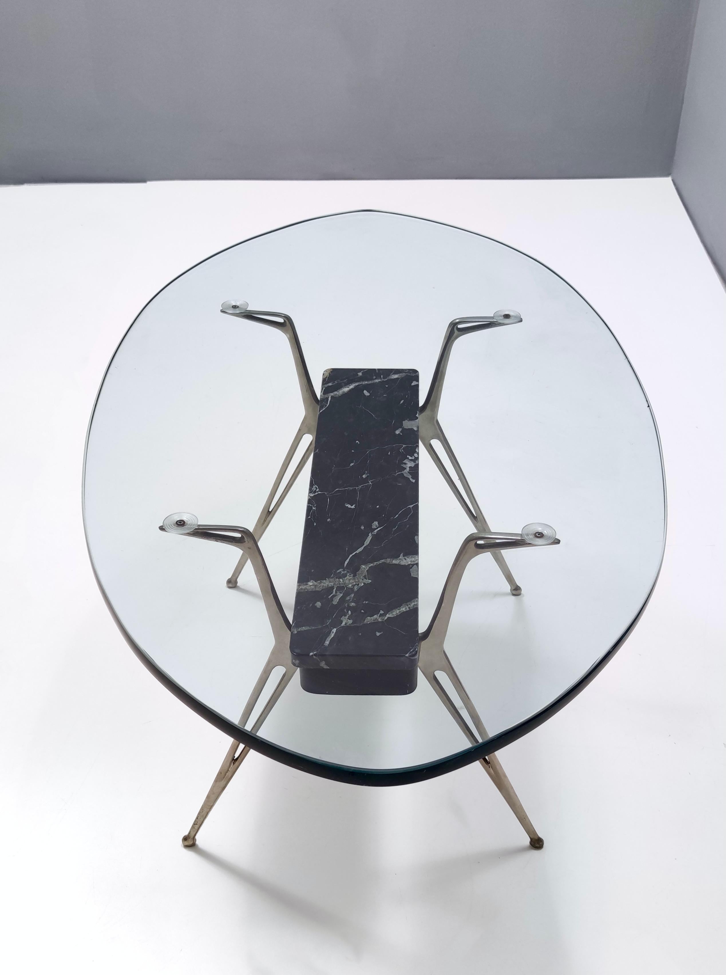 italien Table basse ovale mi-siècle en verre avec marbre Portoro, Italie en vente