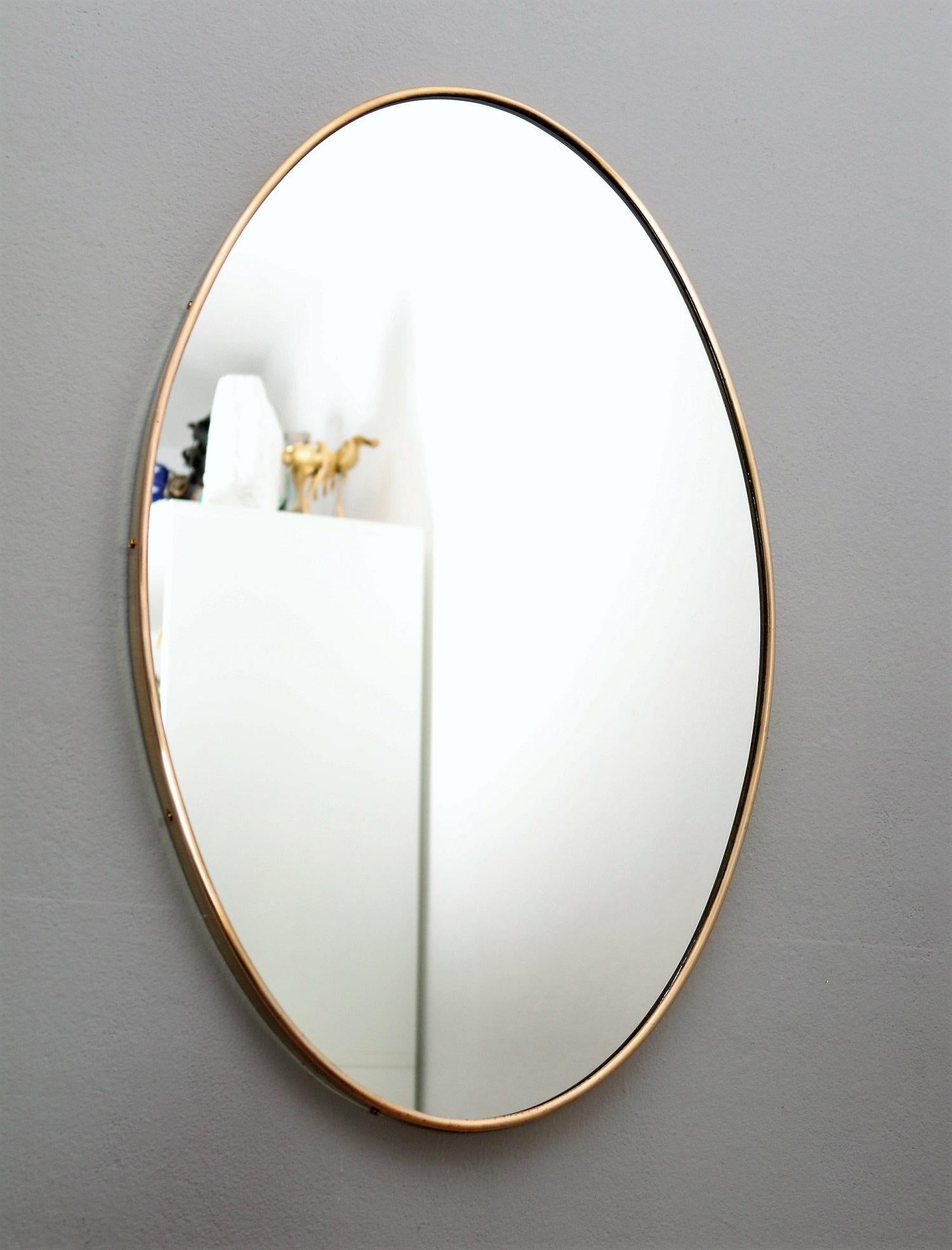 Midcentury Oval Italian Brass Wall Mirror, 1950s In Good Condition In Morazzone, Varese