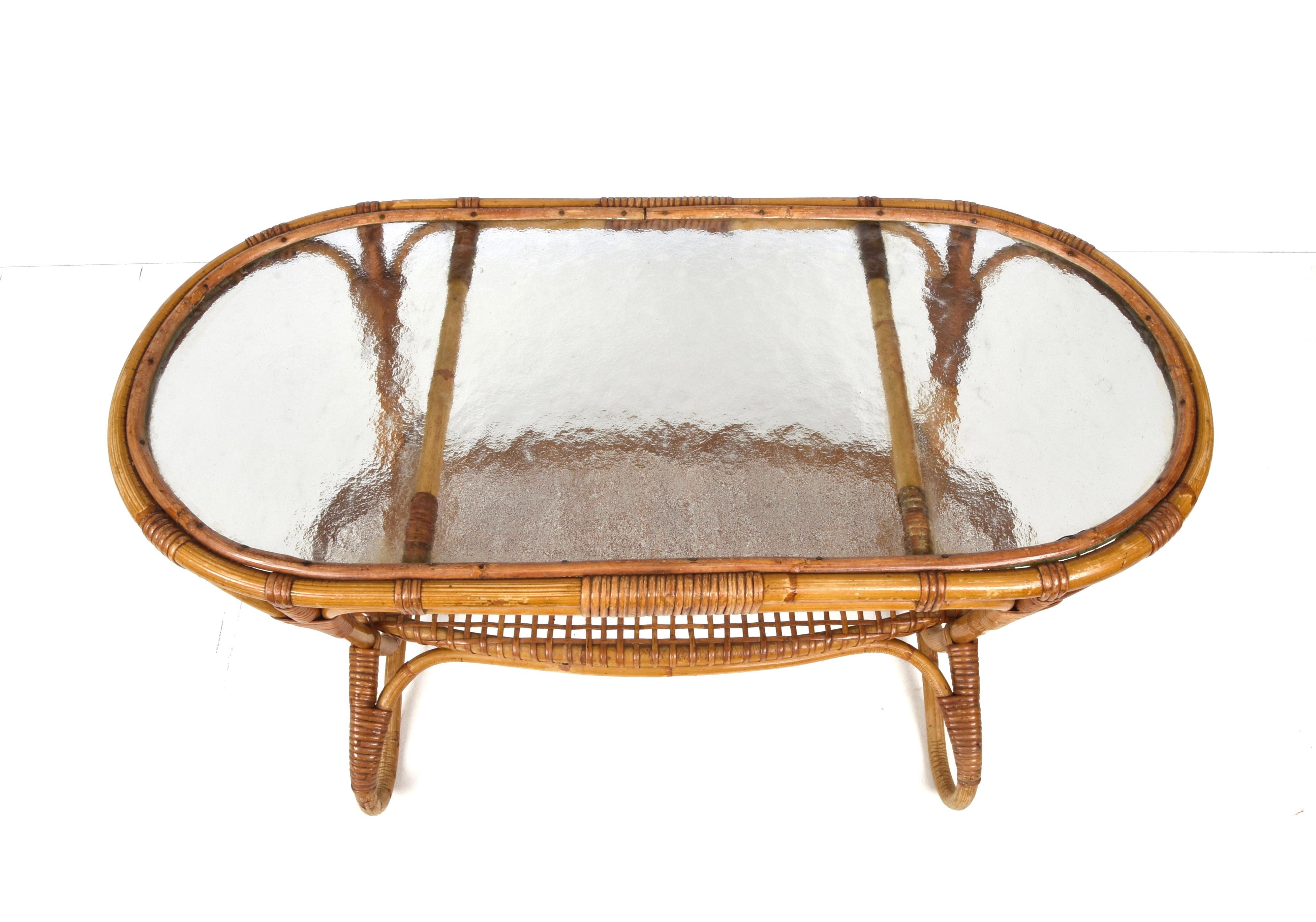 Table basse hollandaise ovale en rotin et bambou avec plateau en verre, années 1950 en vente 3